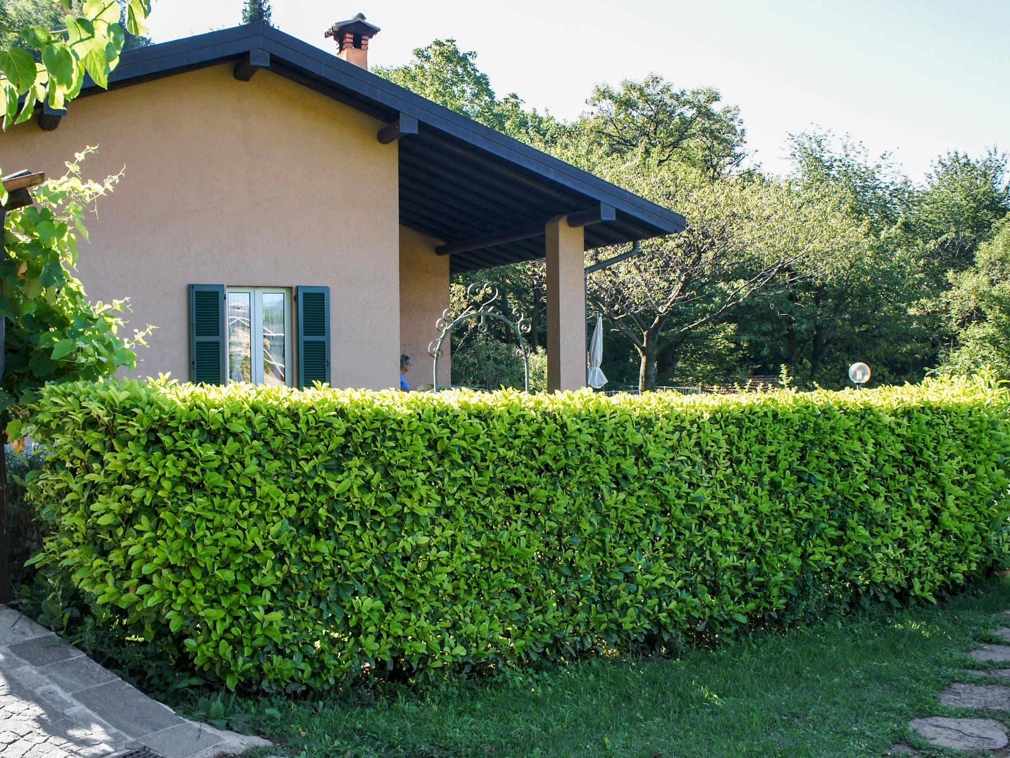 Photo 17 - Maison de 2 chambres à Perledo avec jardin et vues sur la montagne