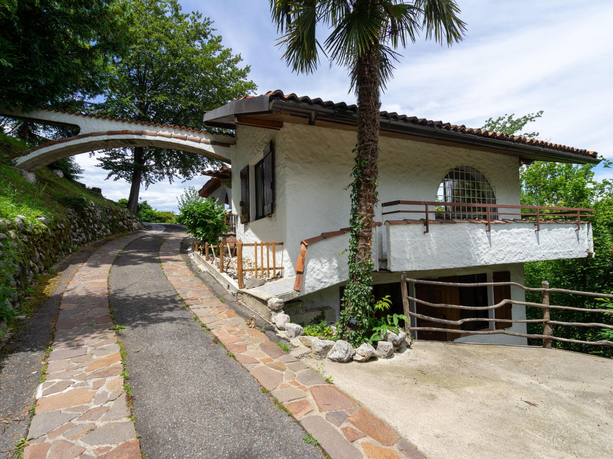 Foto 1 - Casa con 3 camere da letto a Leggiuno con terrazza e vista sulle montagne