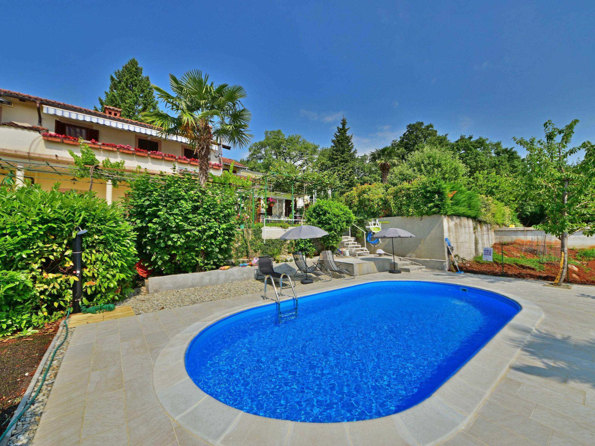 Foto 13 - Apartamento de 1 habitación en Lovran con piscina y jardín