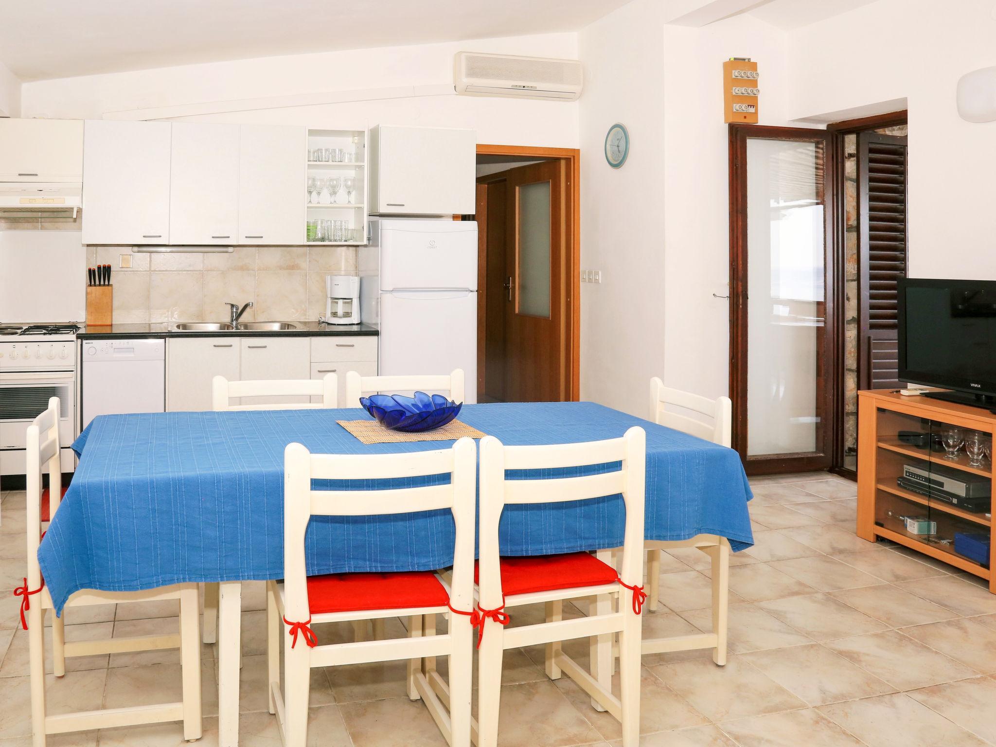 Photo 8 - 4 bedroom Apartment in Blato with garden