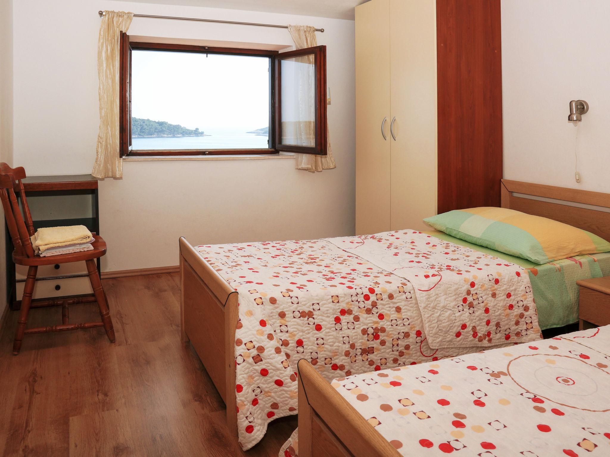 Foto 12 - Appartamento con 4 camere da letto a Blato con vista mare