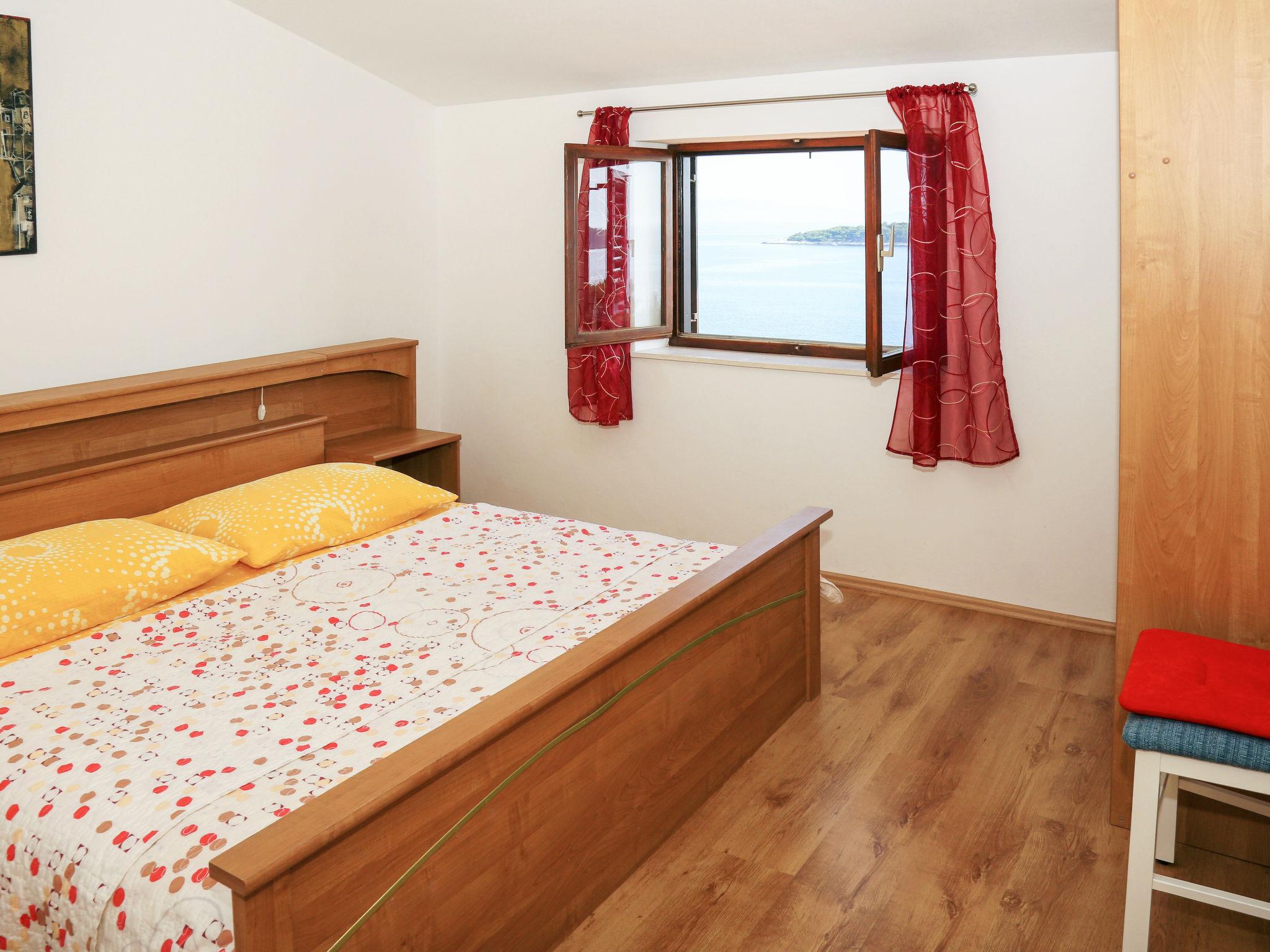 Foto 11 - Appartamento con 4 camere da letto a Blato con vista mare