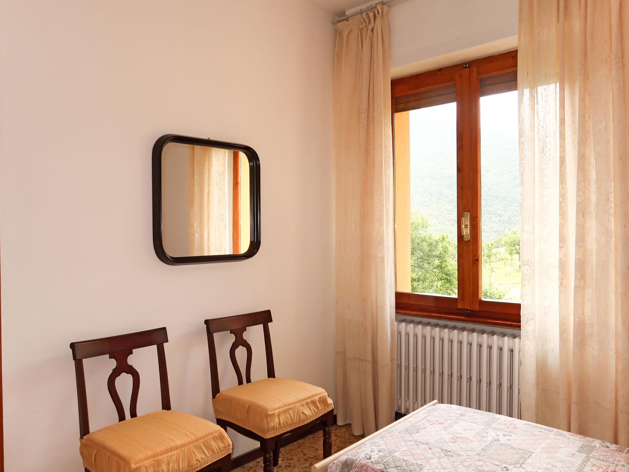 Foto 13 - Apartment mit 2 Schlafzimmern in Gravedona ed Uniti mit blick auf die berge