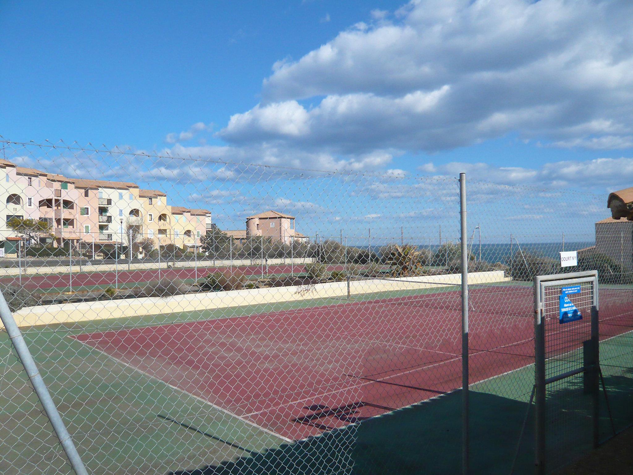 Foto 21 - Apartamento de 1 habitación en Fleury con piscina y vistas al mar