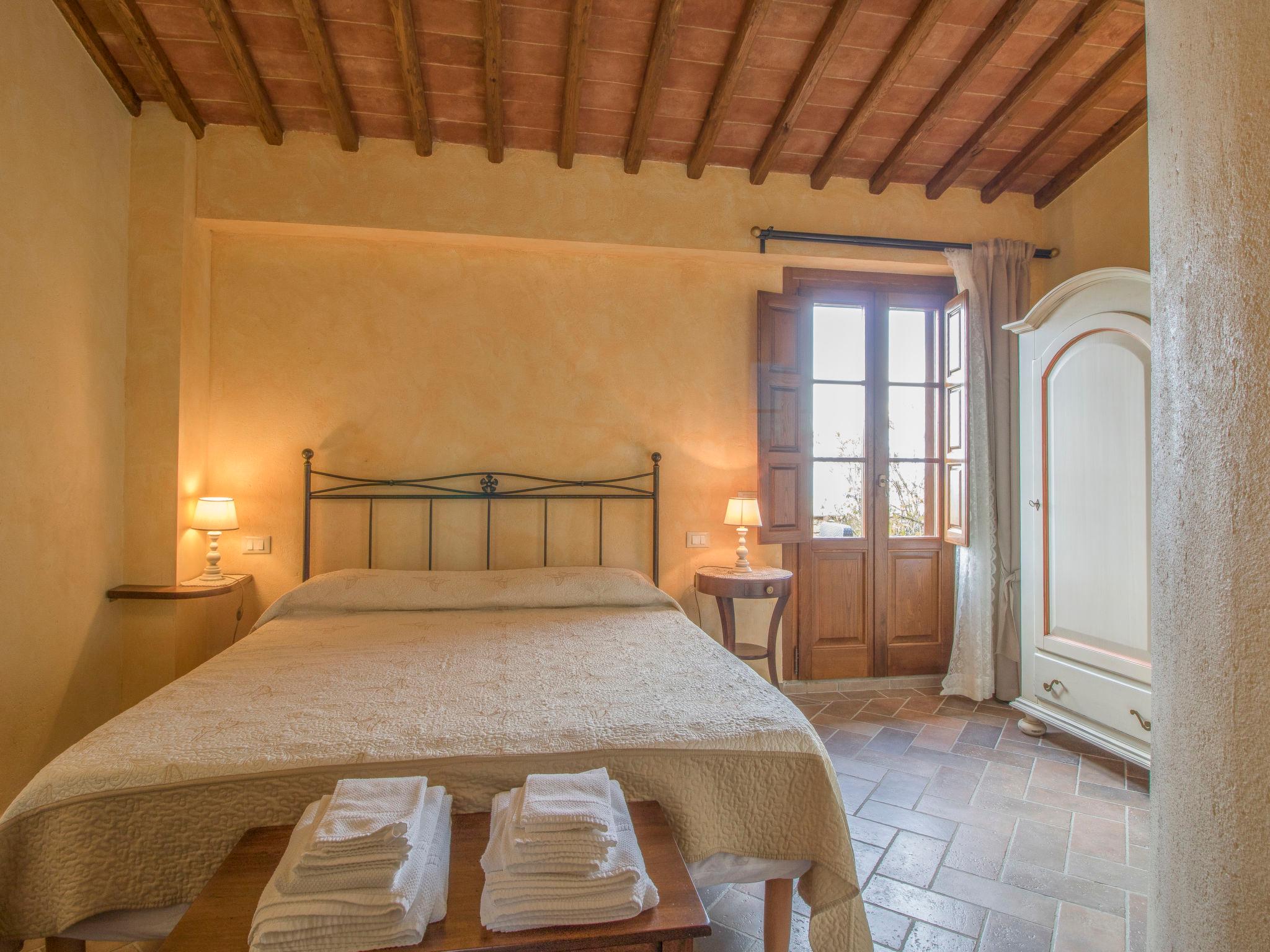 Foto 14 - Haus mit 5 Schlafzimmern in Civitella in Val di Chiana mit privater pool und terrasse