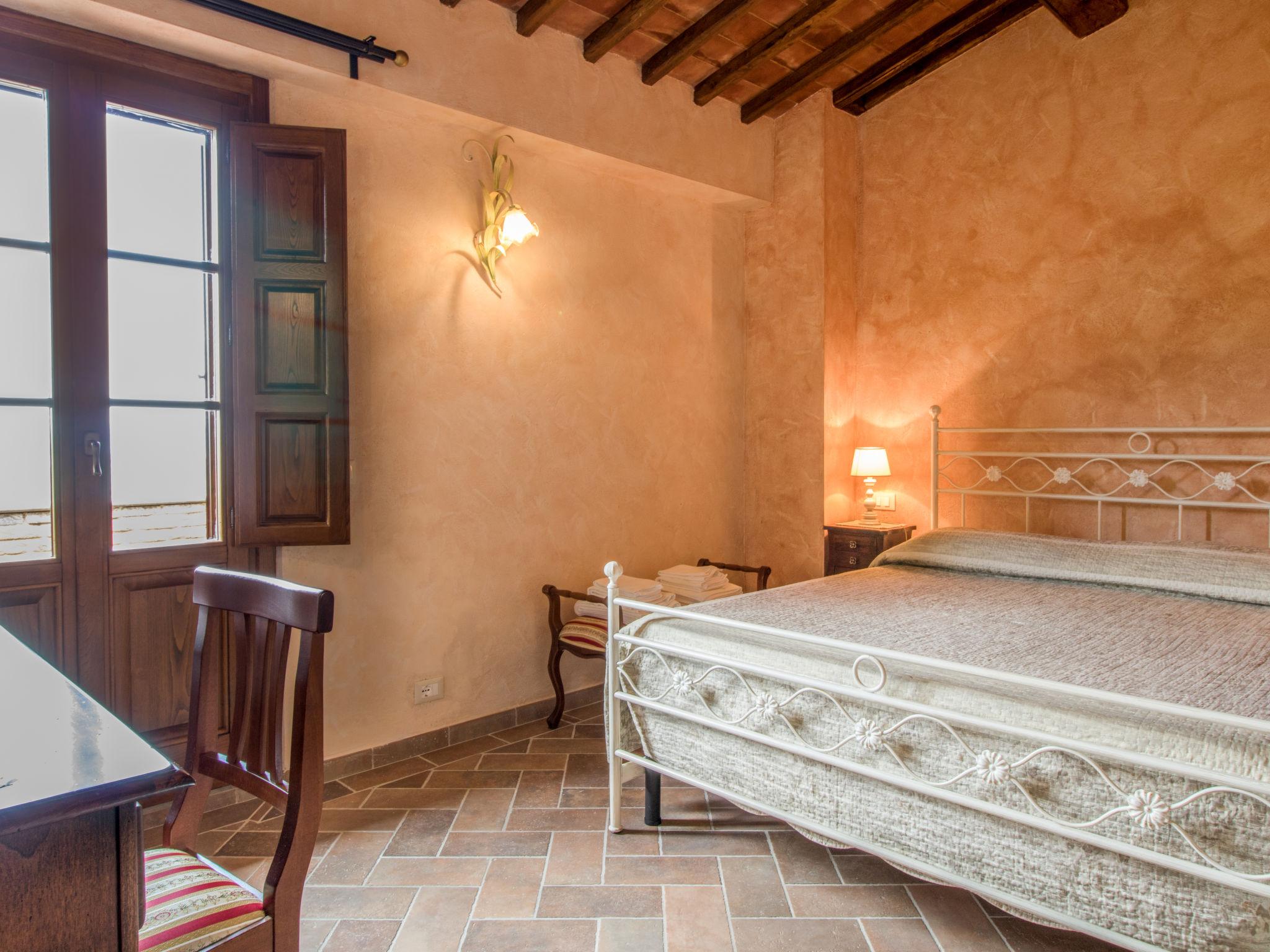 Foto 12 - Haus mit 5 Schlafzimmern in Civitella in Val di Chiana mit privater pool und terrasse