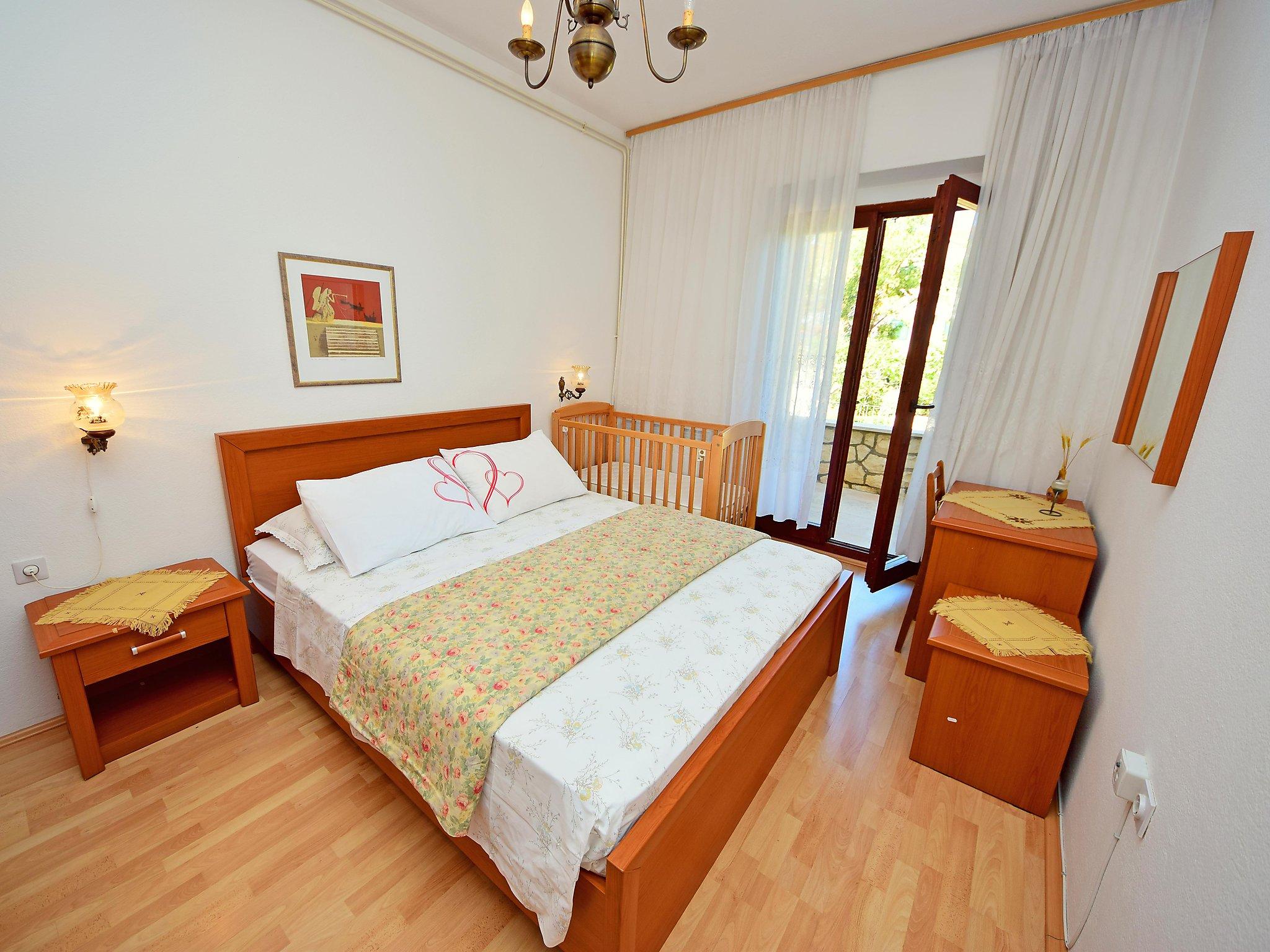 Foto 8 - Apartamento de 3 habitaciones en Supetar con piscina privada y vistas al mar