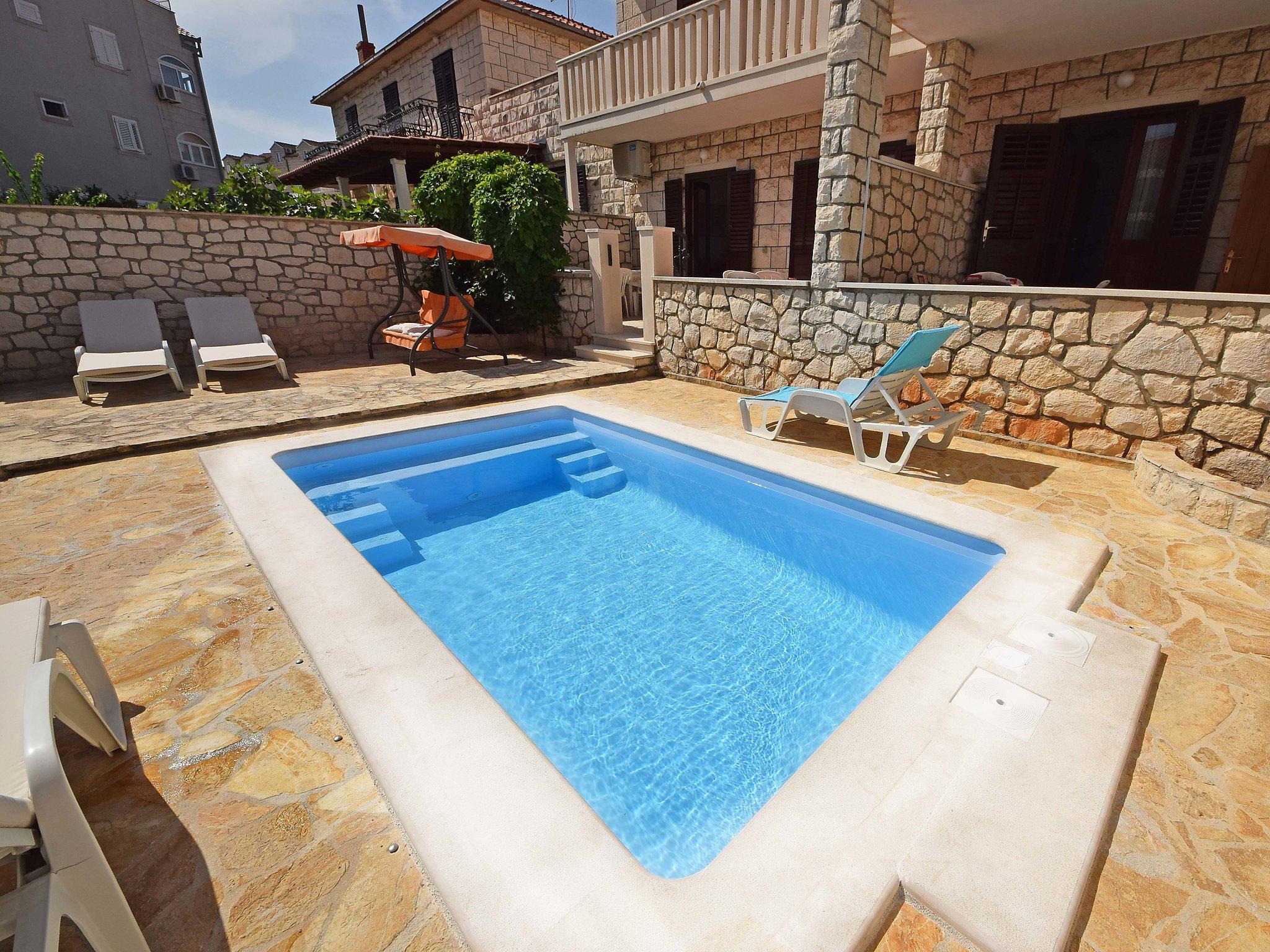 Foto 2 - Apartamento de 3 quartos em Supetar com piscina privada e vistas do mar