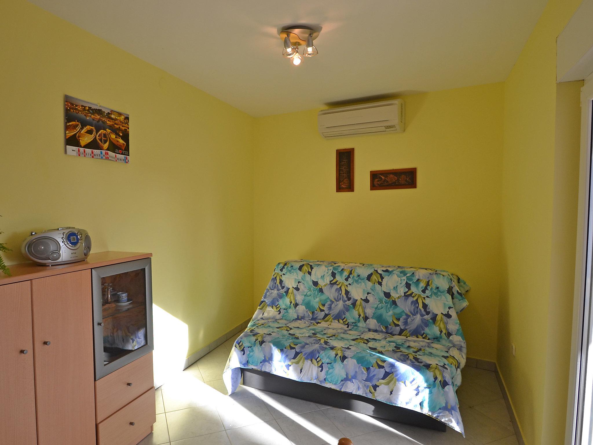 Foto 9 - Apartamento de 1 quarto em Vir com jardim e terraço