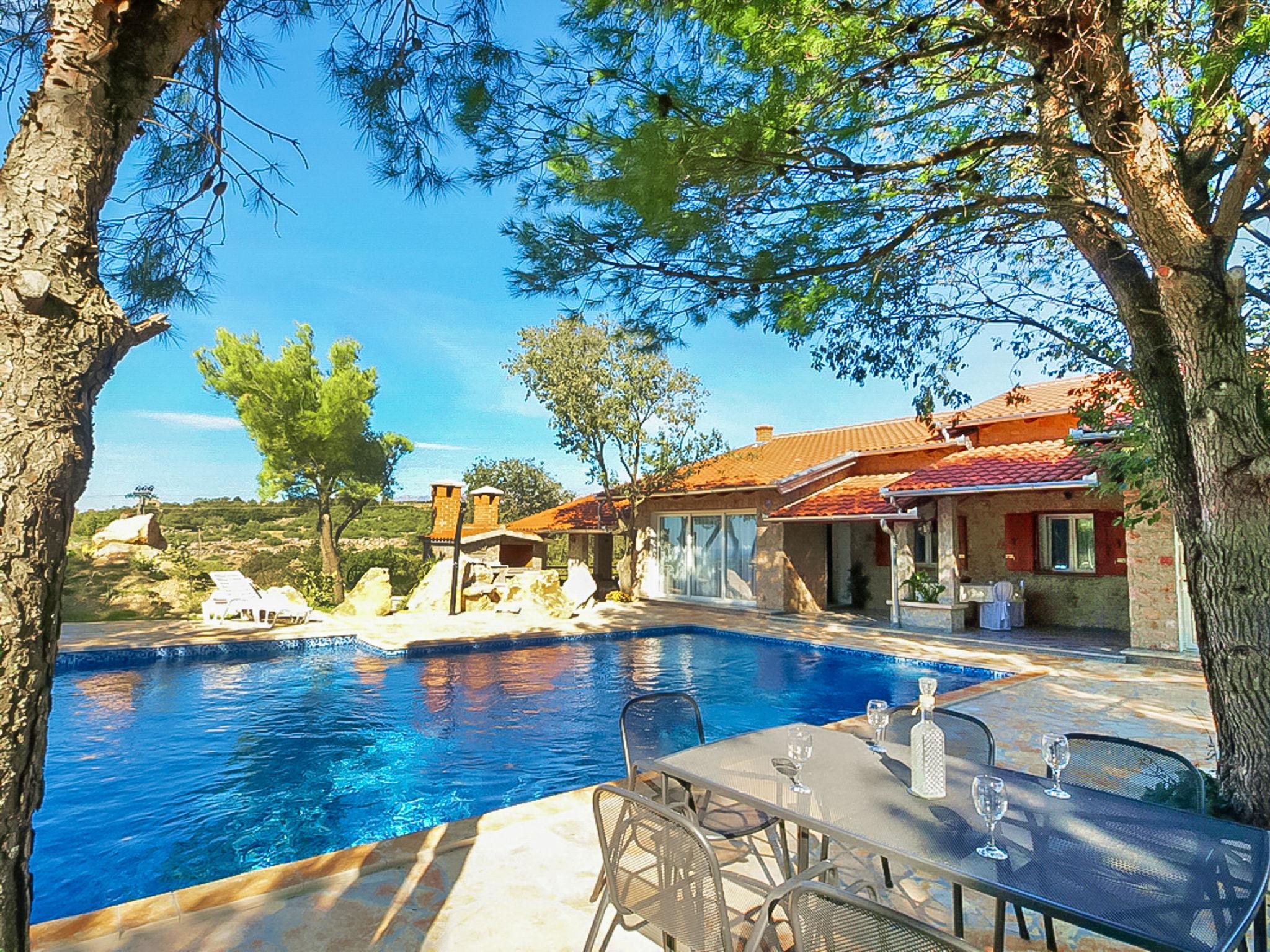 Foto 1 - Casa con 4 camere da letto a Obrovac con piscina privata e giardino