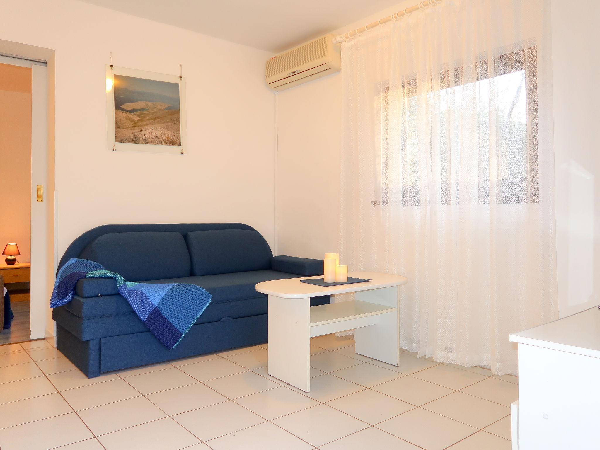 Foto 5 - Apartamento de 2 habitaciones en Omišalj con jardín y terraza