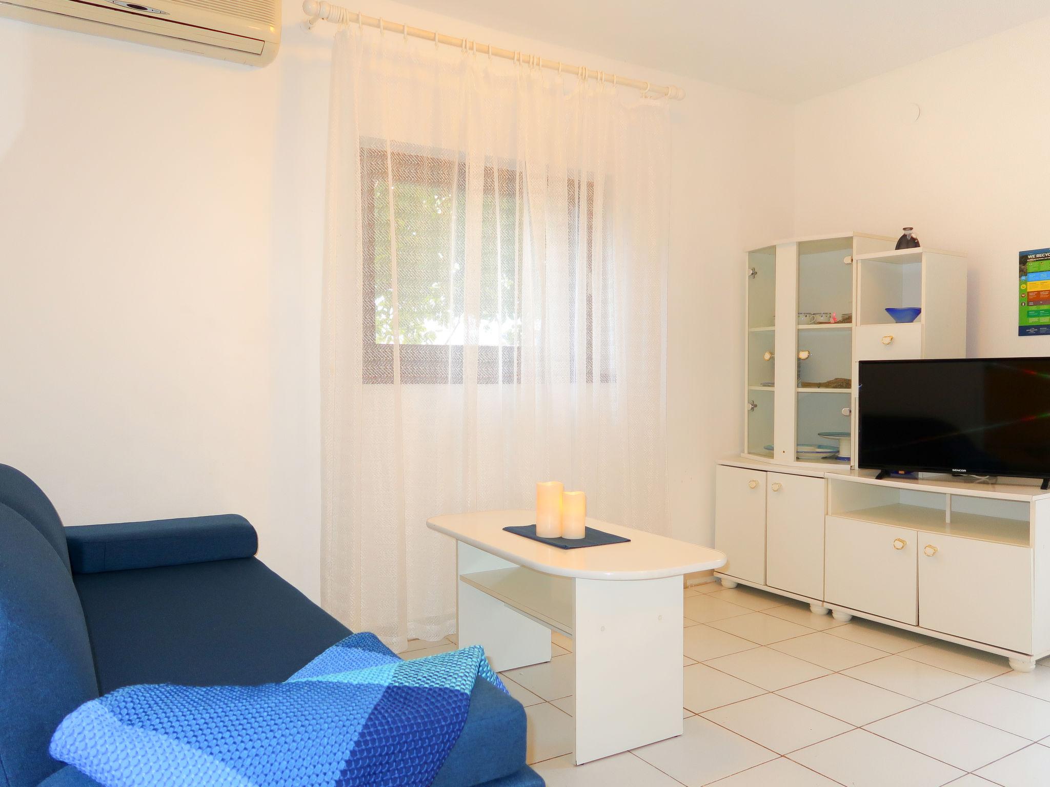 Foto 3 - Appartamento con 2 camere da letto a Omišalj con terrazza e vista mare