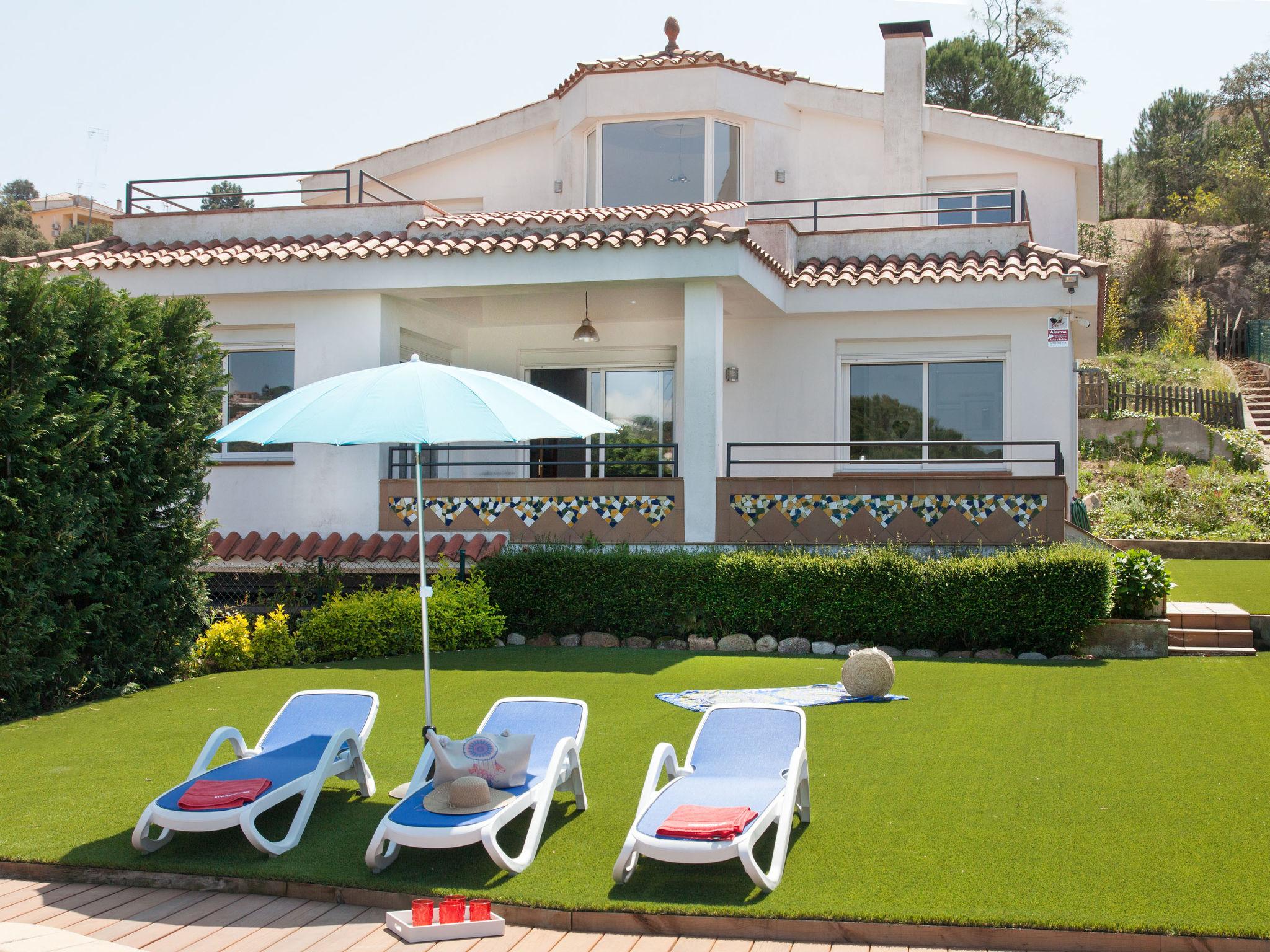 Photo 16 - 3 bedroom House in Lloret de Mar with private pool and garden