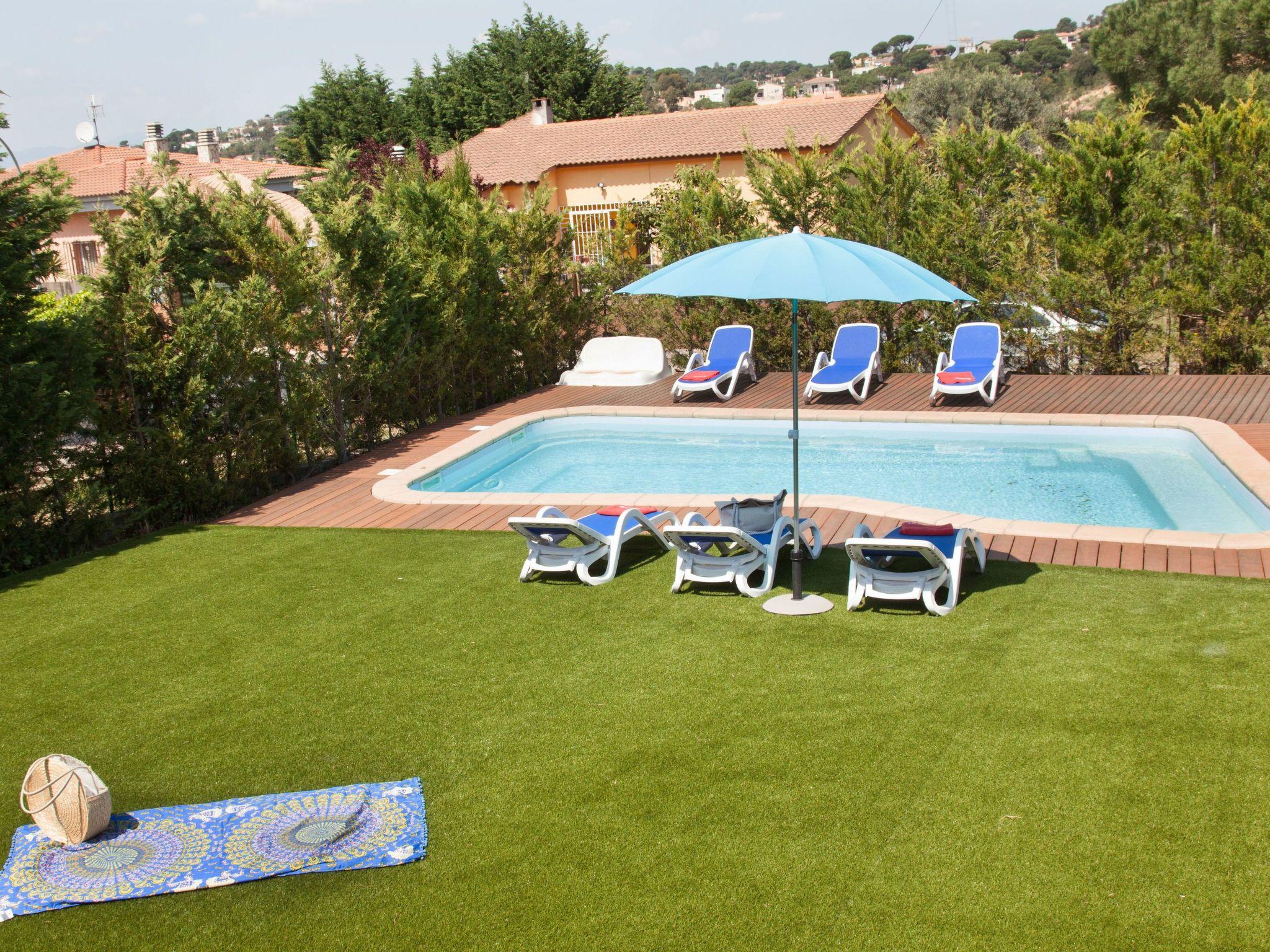 Foto 2 - Casa con 3 camere da letto a Lloret de Mar con piscina privata e terrazza