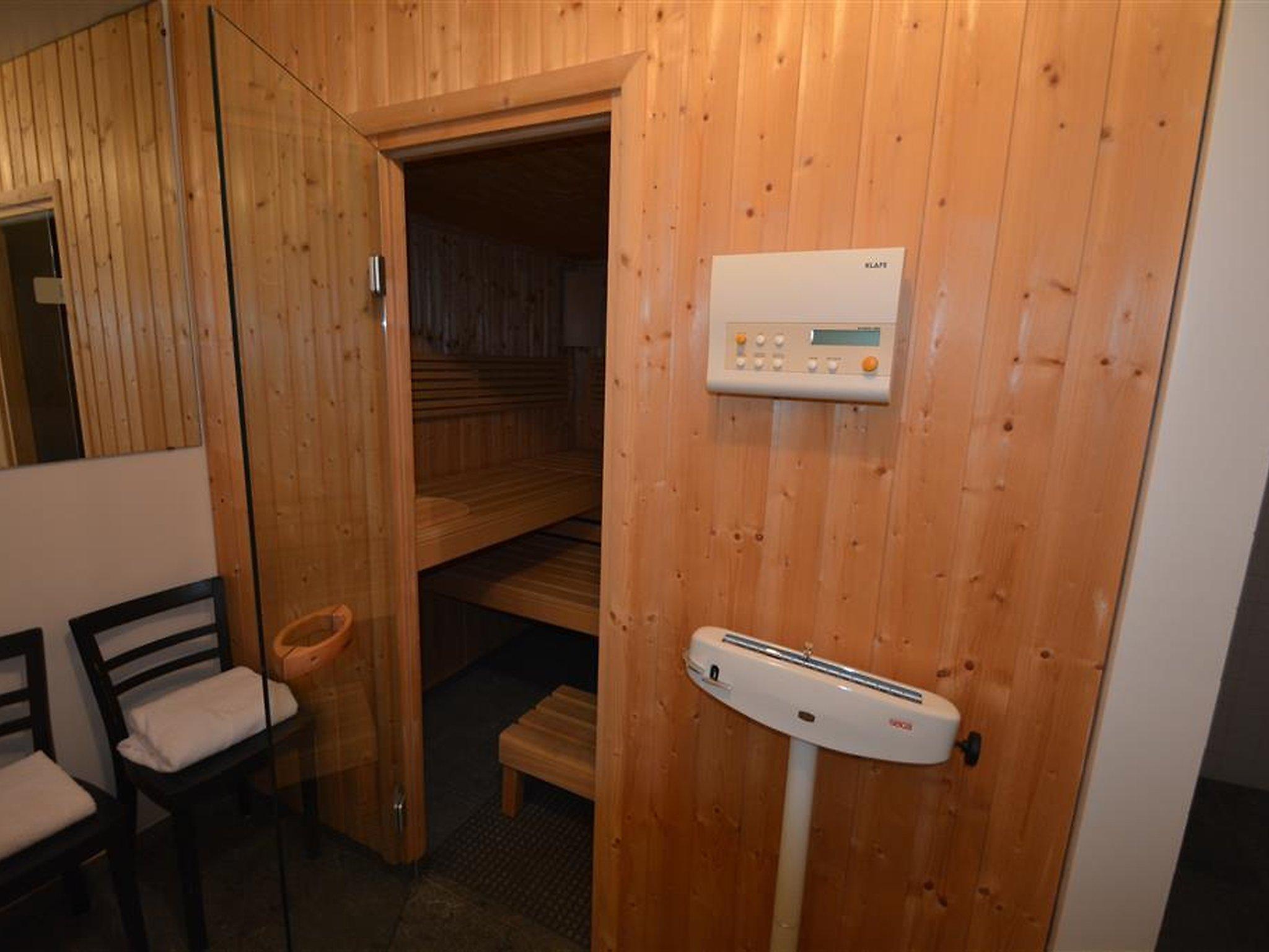 Foto 22 - Apartamento de 3 quartos em Saanen com jardim e sauna