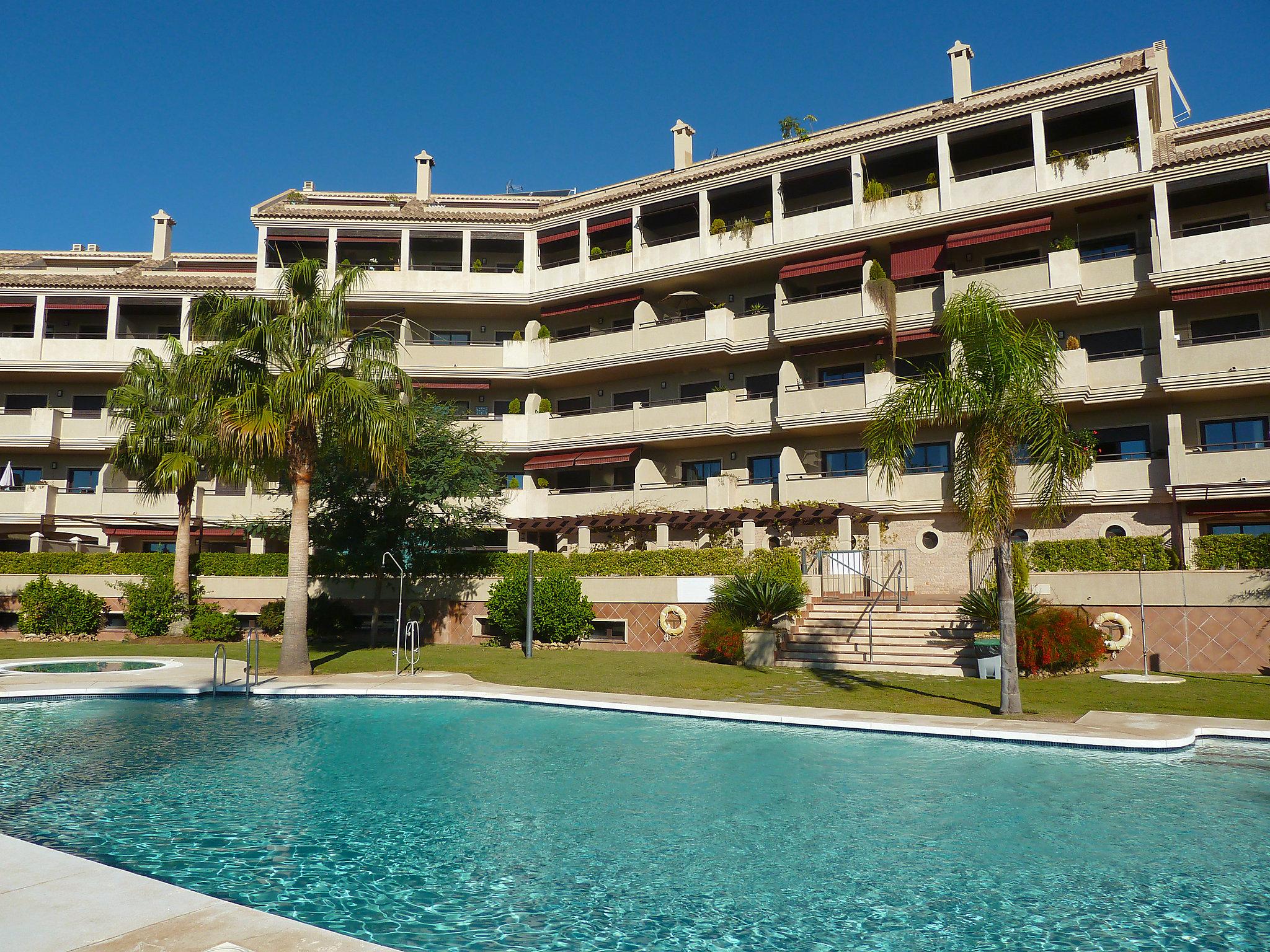 Foto 1 - Apartamento de 2 habitaciones en Fuengirola con piscina y vistas al mar