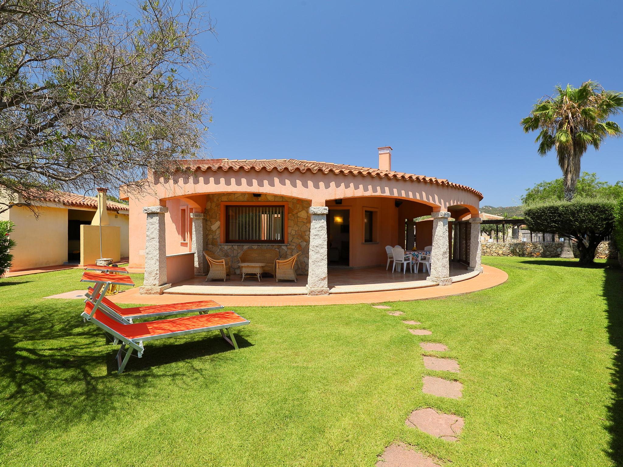 Photo 1 - Maison de 3 chambres à Muravera avec jardin et vues à la mer