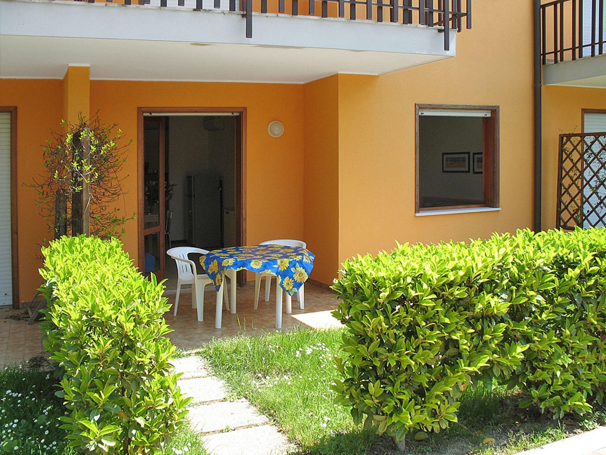 Photo 2 - Appartement de 2 chambres à San Michele al Tagliamento avec piscine et vues à la mer