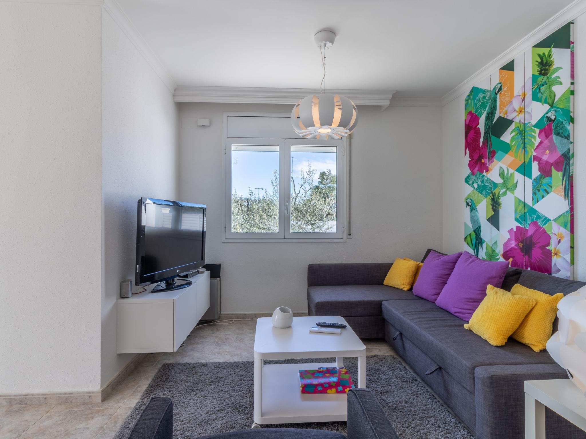 Foto 3 - Casa de 3 habitaciones en Castelló d'Empúries con piscina privada y vistas al mar