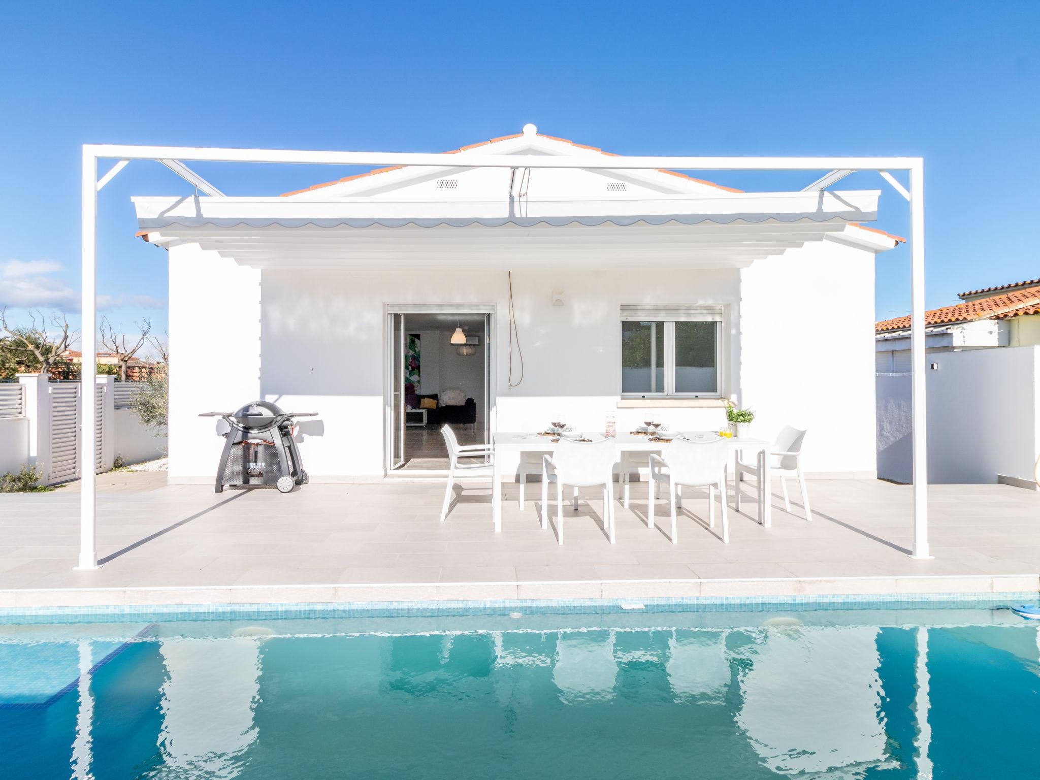 Foto 28 - Casa de 3 habitaciones en Castelló d'Empúries con piscina privada y vistas al mar