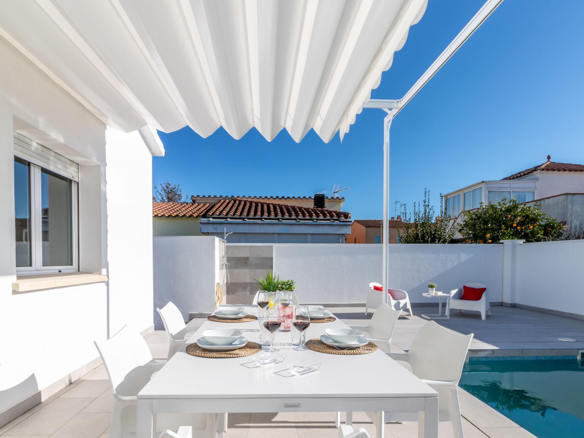 Foto 26 - Casa de 3 habitaciones en Castelló d'Empúries con piscina privada y vistas al mar