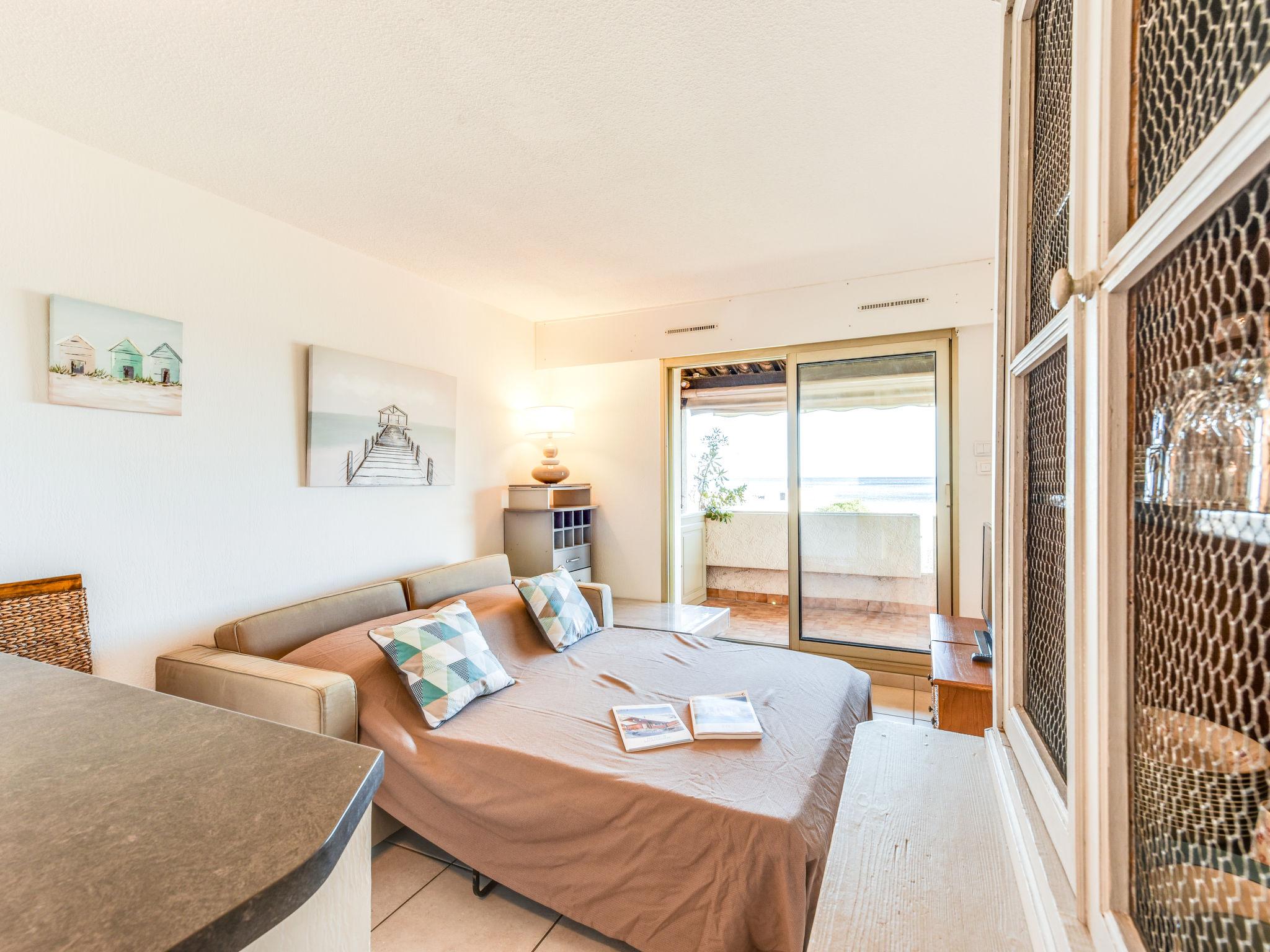 Foto 7 - Apartamento de 2 quartos em Cavalaire-sur-Mer com terraço e vistas do mar