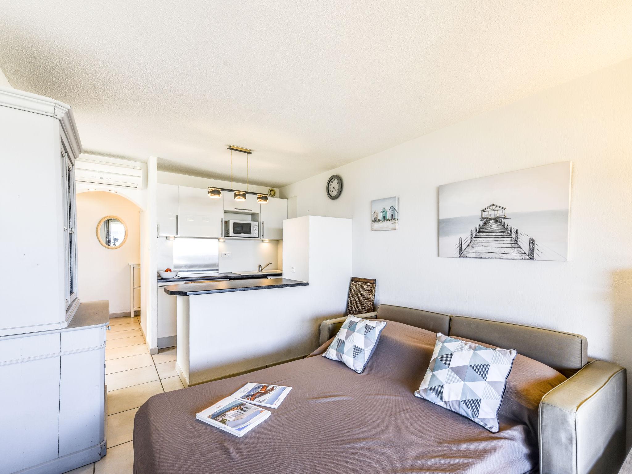 Foto 6 - Appartamento con 2 camere da letto a Cavalaire-sur-Mer con terrazza e vista mare