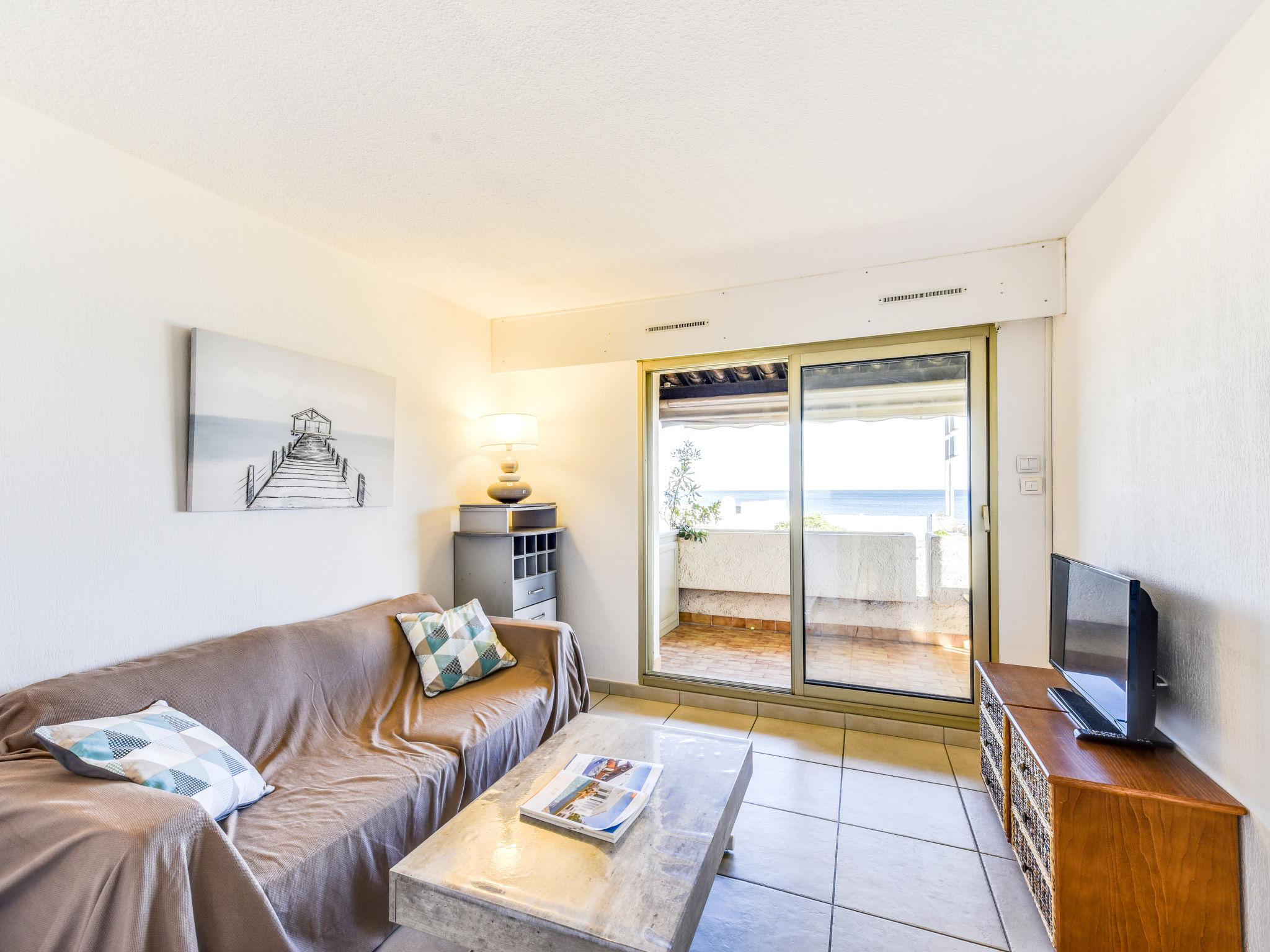 Foto 3 - Apartamento de 2 quartos em Cavalaire-sur-Mer com terraço e vistas do mar