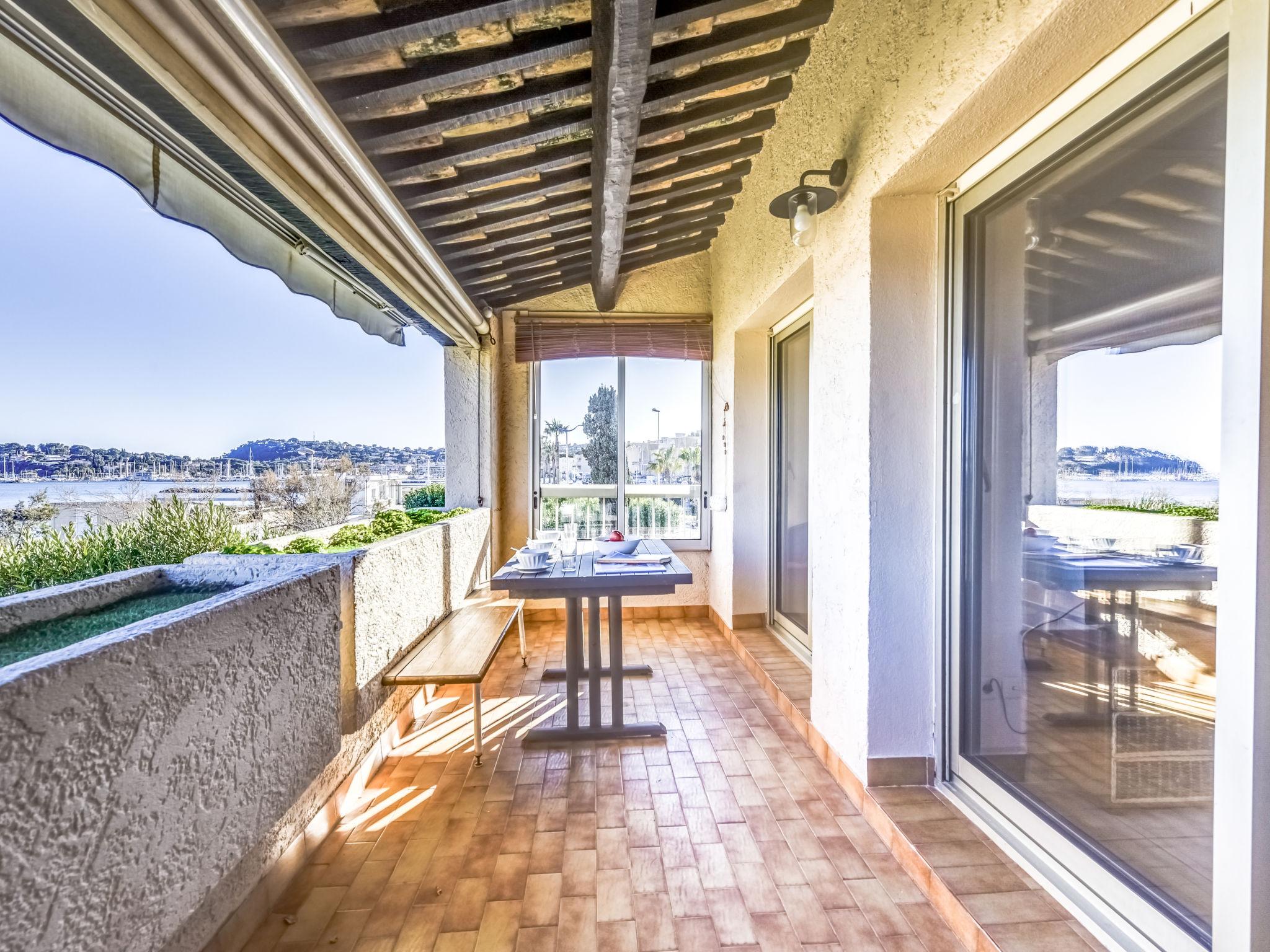 Foto 14 - Apartamento de 2 habitaciones en Cavalaire-sur-Mer con terraza y vistas al mar