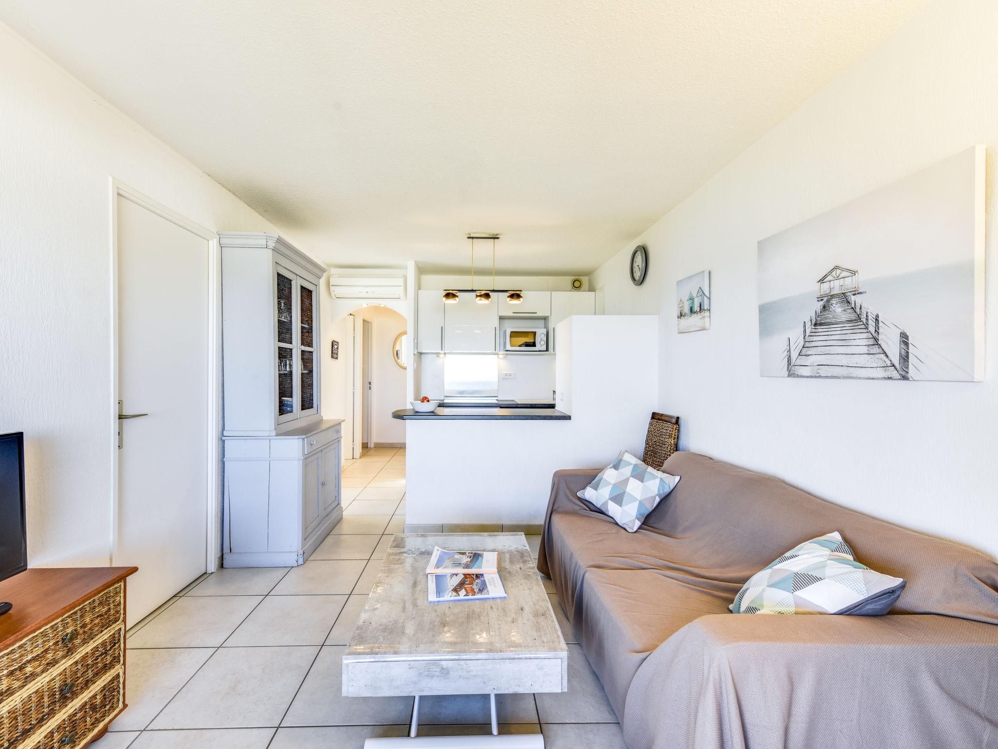 Foto 4 - Apartamento de 2 habitaciones en Cavalaire-sur-Mer con terraza y vistas al mar