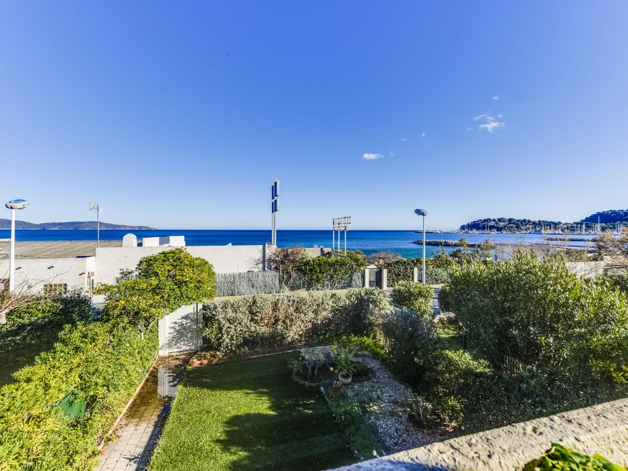 Foto 1 - Apartamento de 2 quartos em Cavalaire-sur-Mer com terraço e vistas do mar