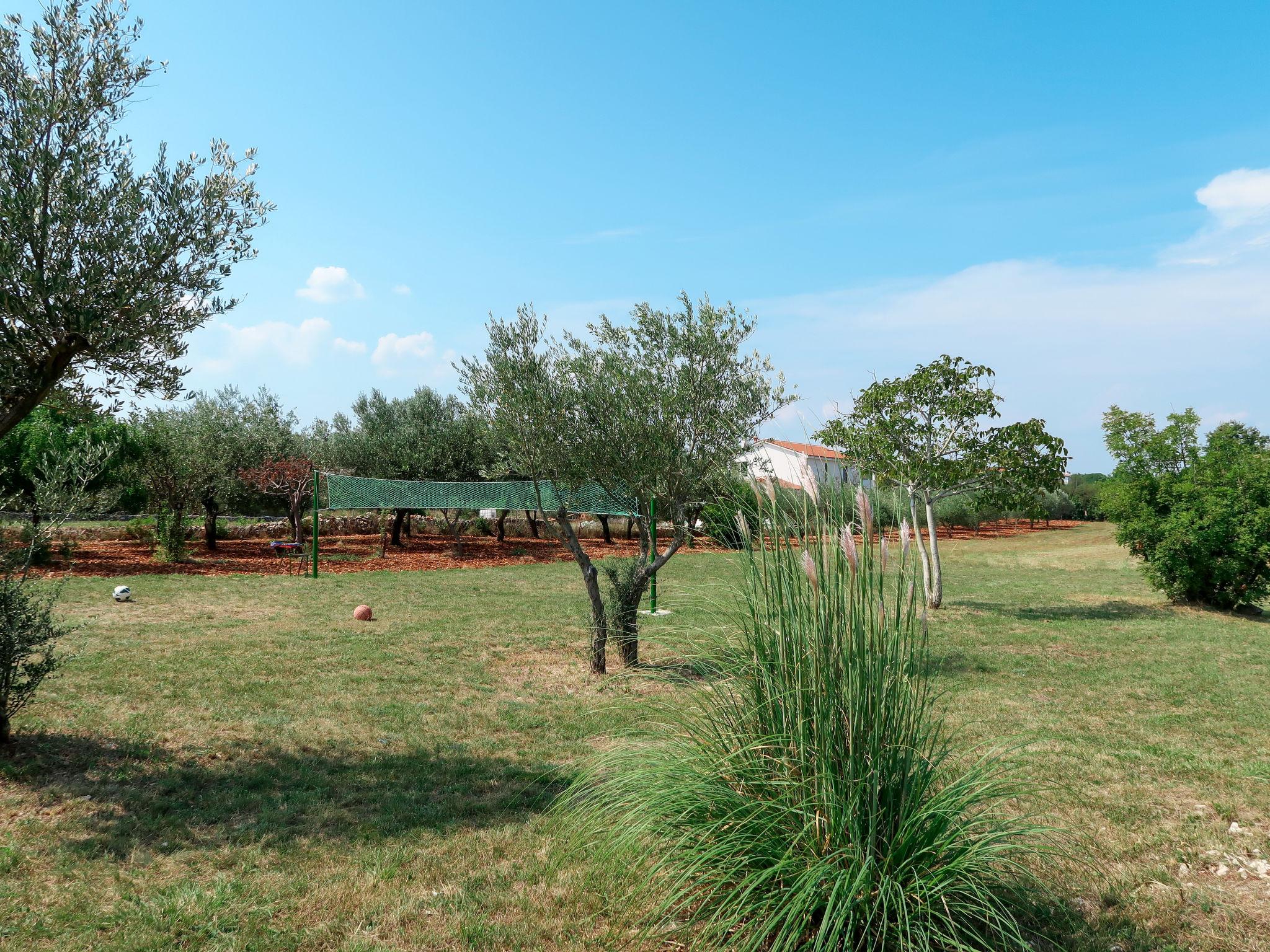 Photo 27 - Maison de 2 chambres à Marčana avec piscine privée et jardin