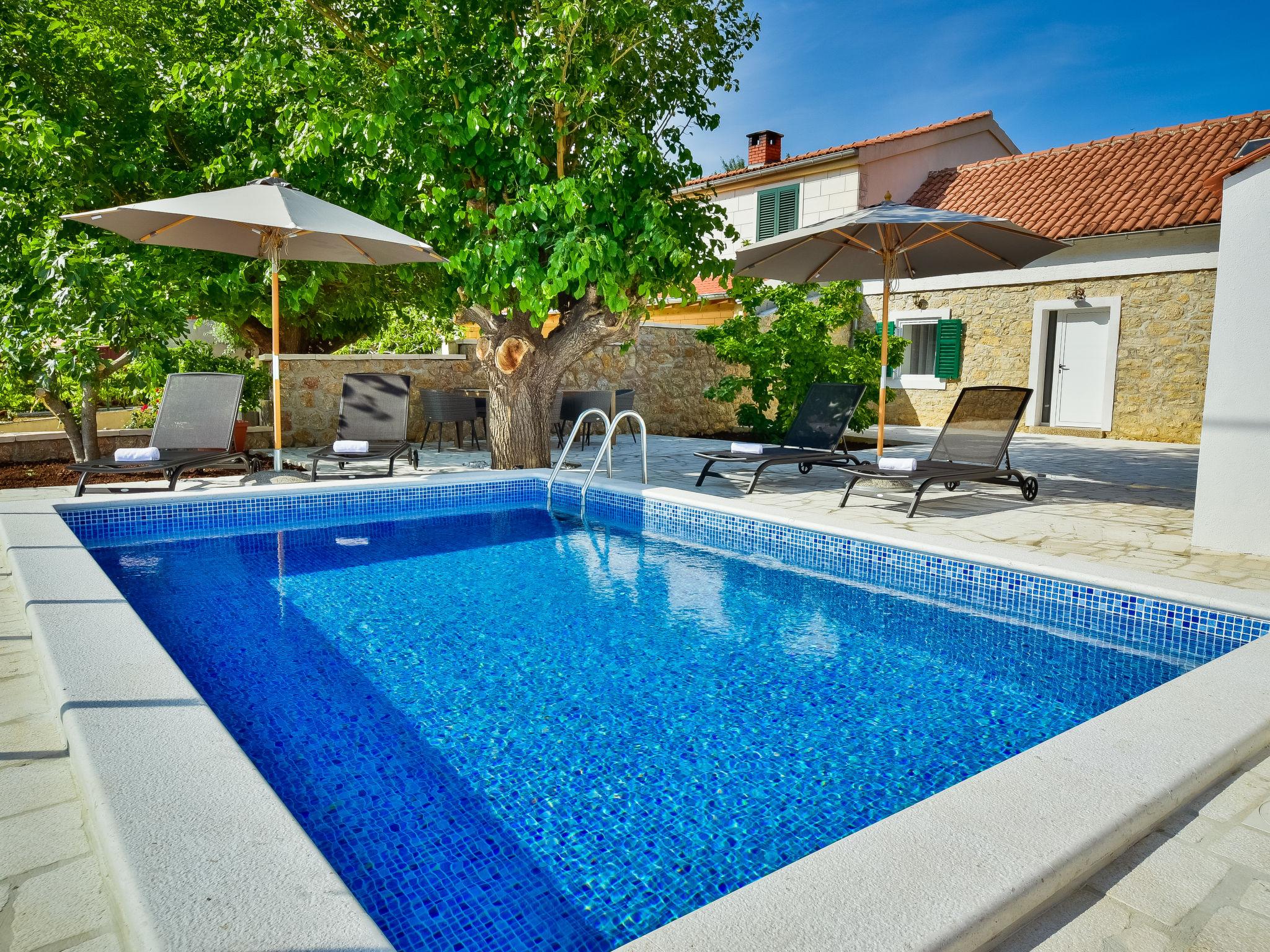 Foto 1 - Casa con 2 camere da letto a Obrovac con piscina privata e vista mare