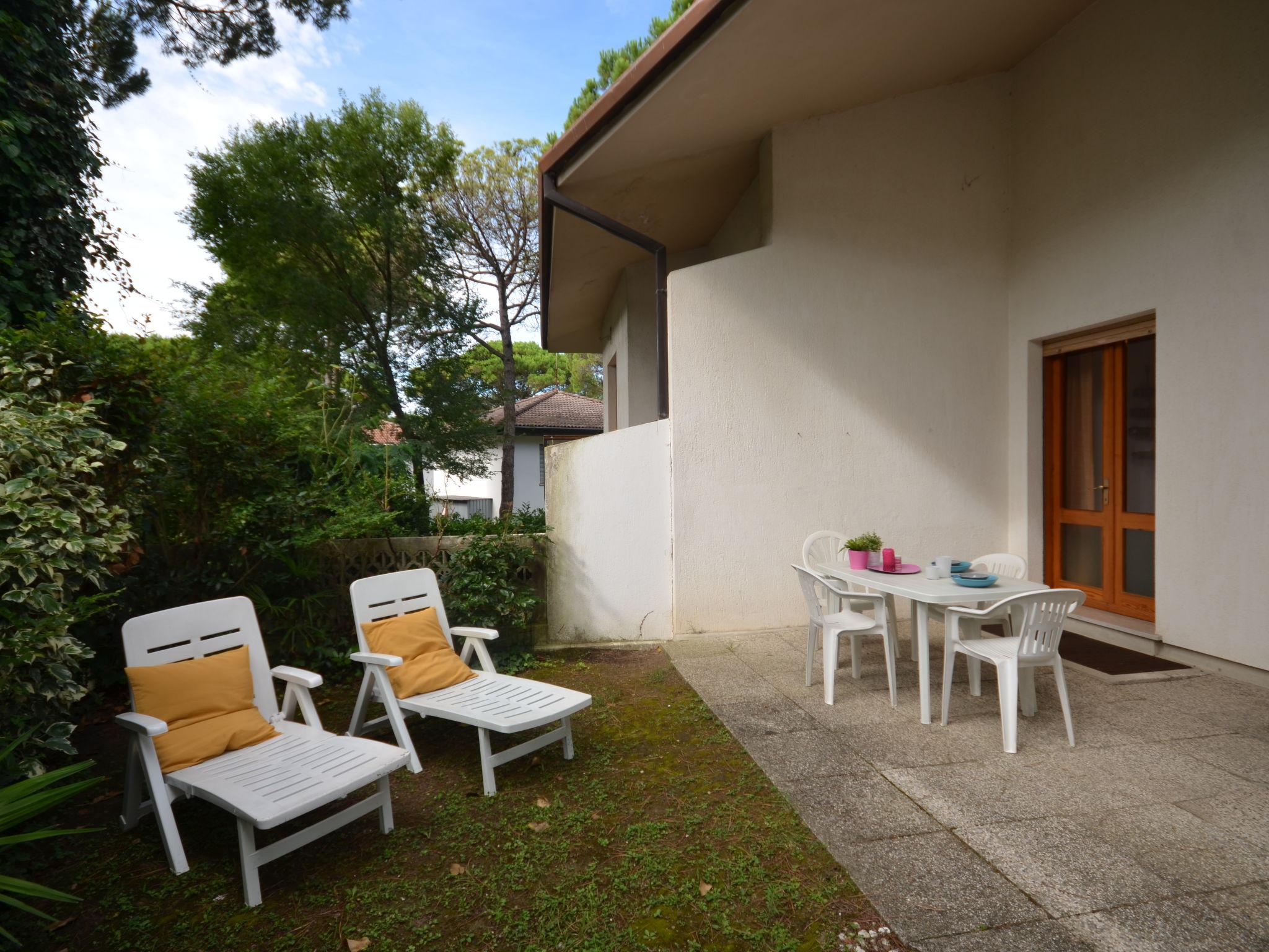 Foto 3 - Apartamento de 3 quartos em Lignano Sabbiadoro com jardim e terraço