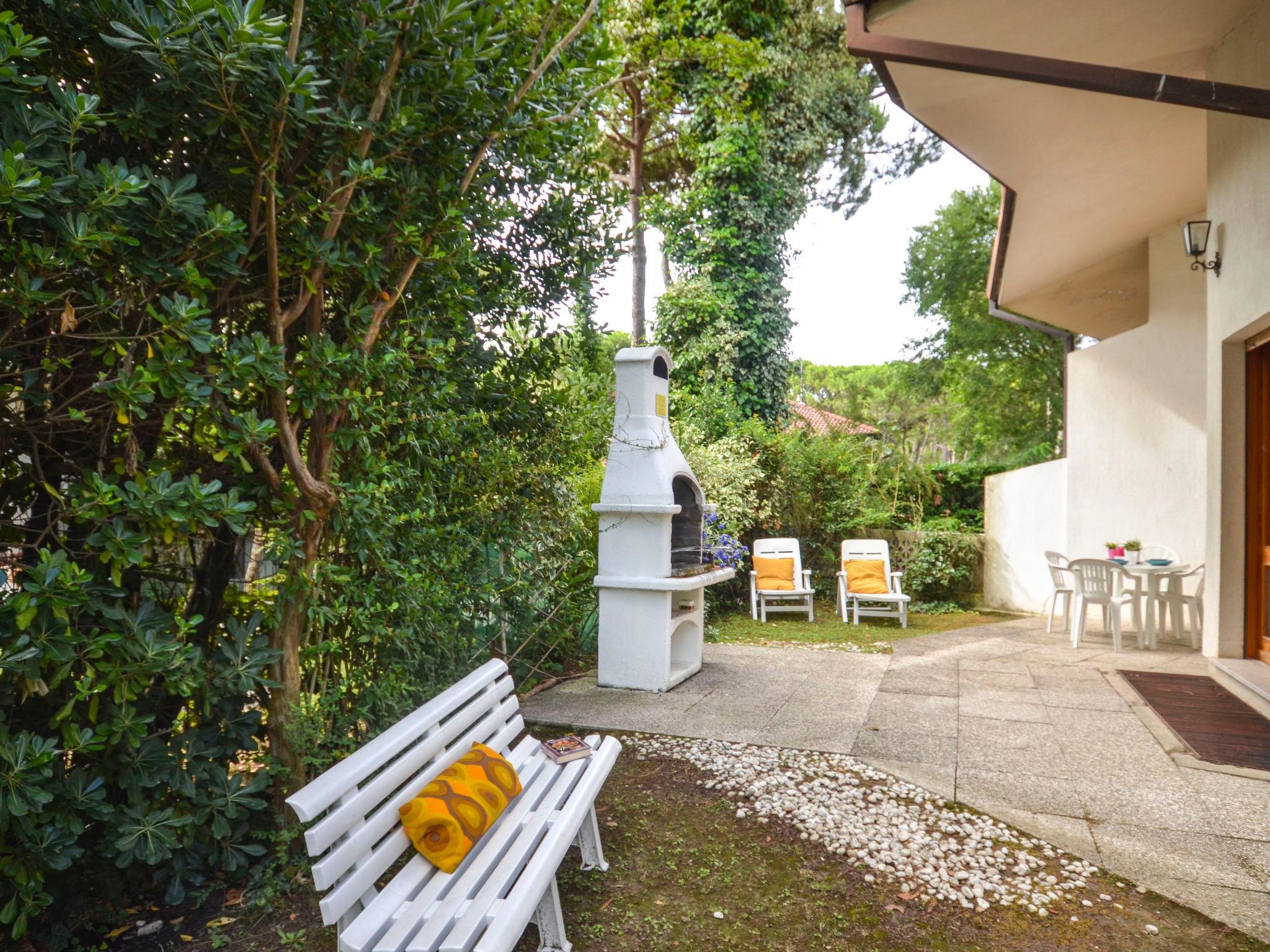 Photo 2 - Appartement de 3 chambres à Lignano Sabbiadoro avec jardin et terrasse