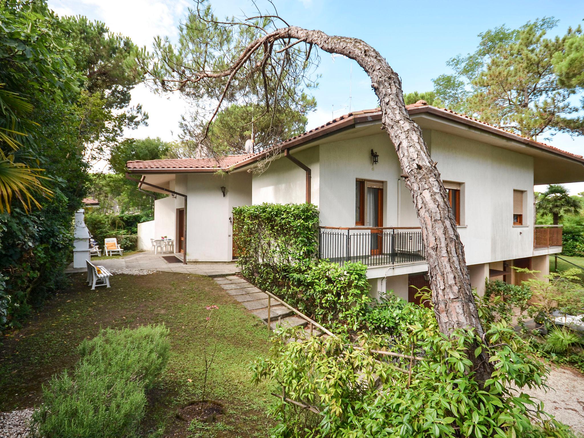 Foto 1 - Appartamento con 3 camere da letto a Lignano Sabbiadoro con giardino e terrazza