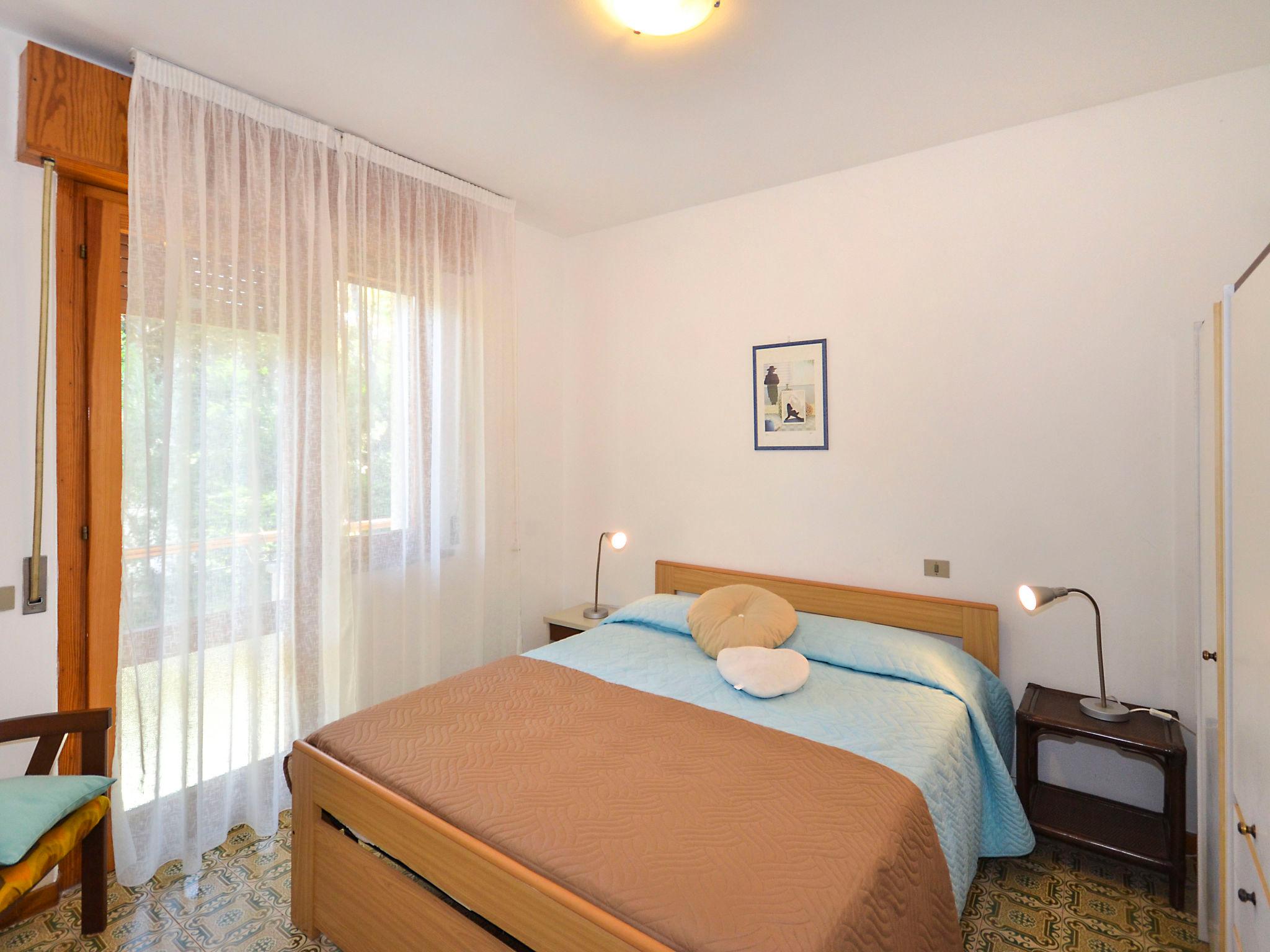 Foto 12 - Apartamento de 3 quartos em Lignano Sabbiadoro com terraço e vistas do mar