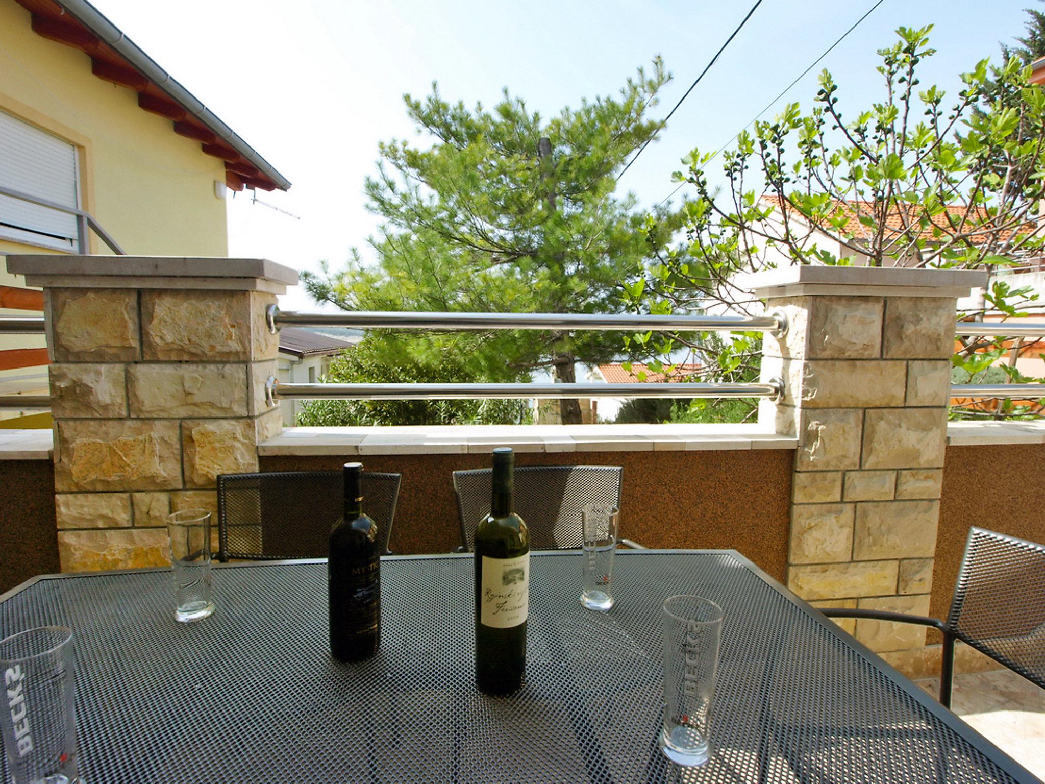 Foto 10 - Apartamento de 2 habitaciones en Obrovac con terraza y vistas al mar