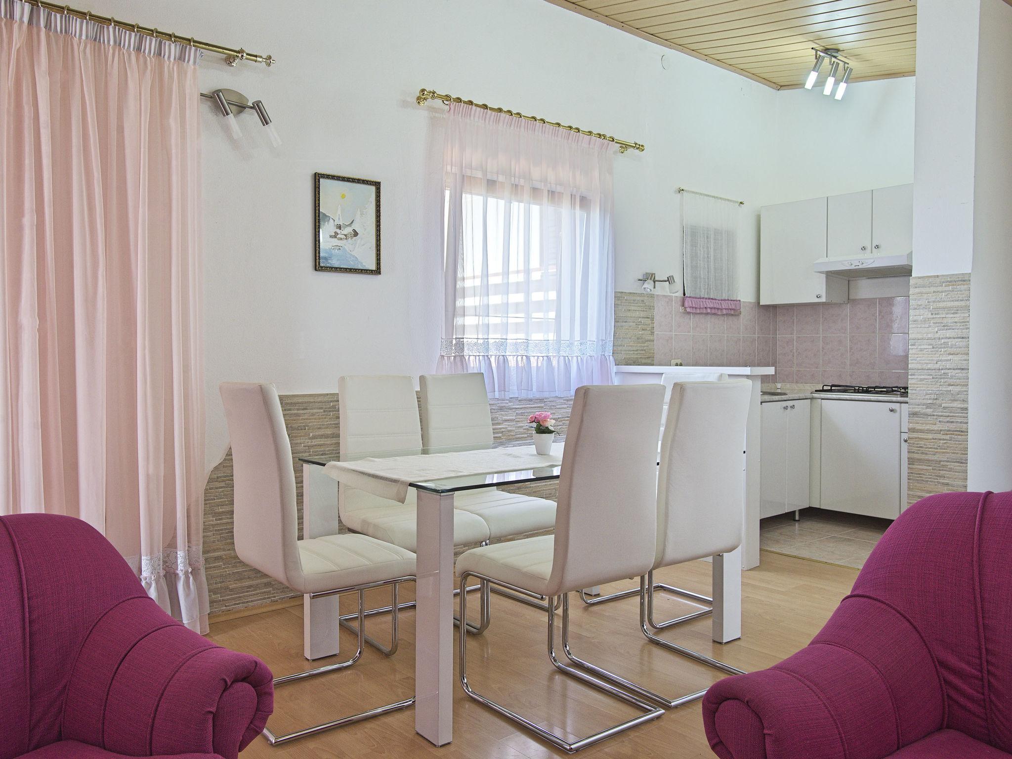 Foto 2 - Appartamento con 2 camere da letto a Vodnjan con giardino e terrazza