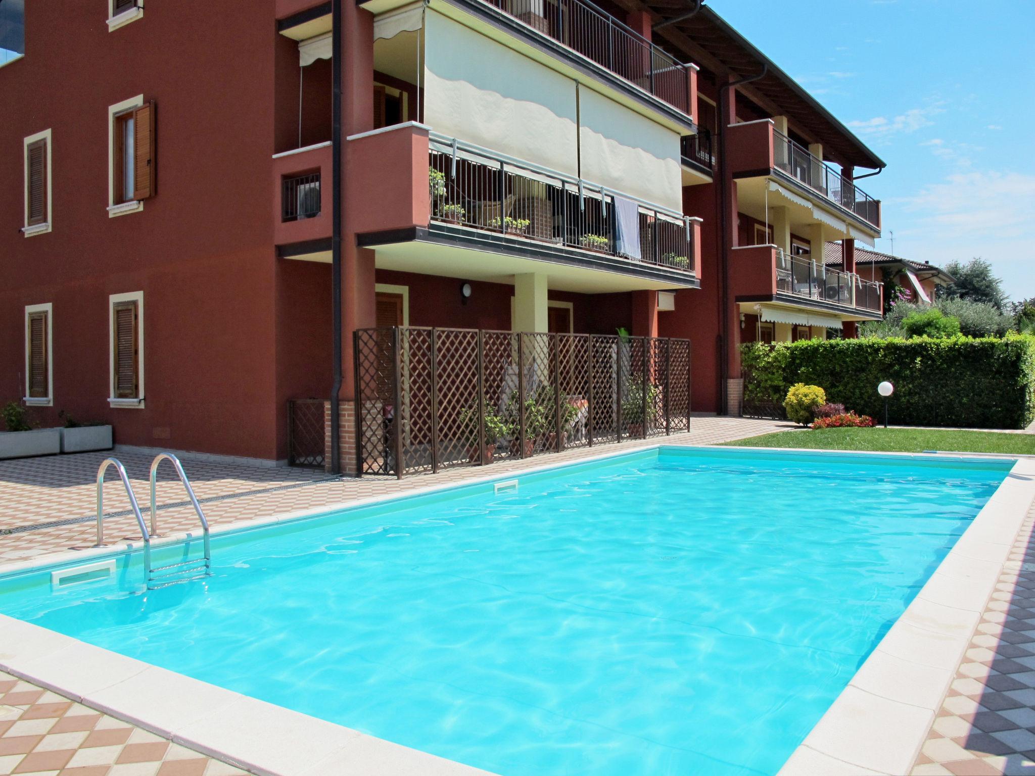 Foto 1 - Apartamento de 1 quarto em Sirmione com piscina e jardim