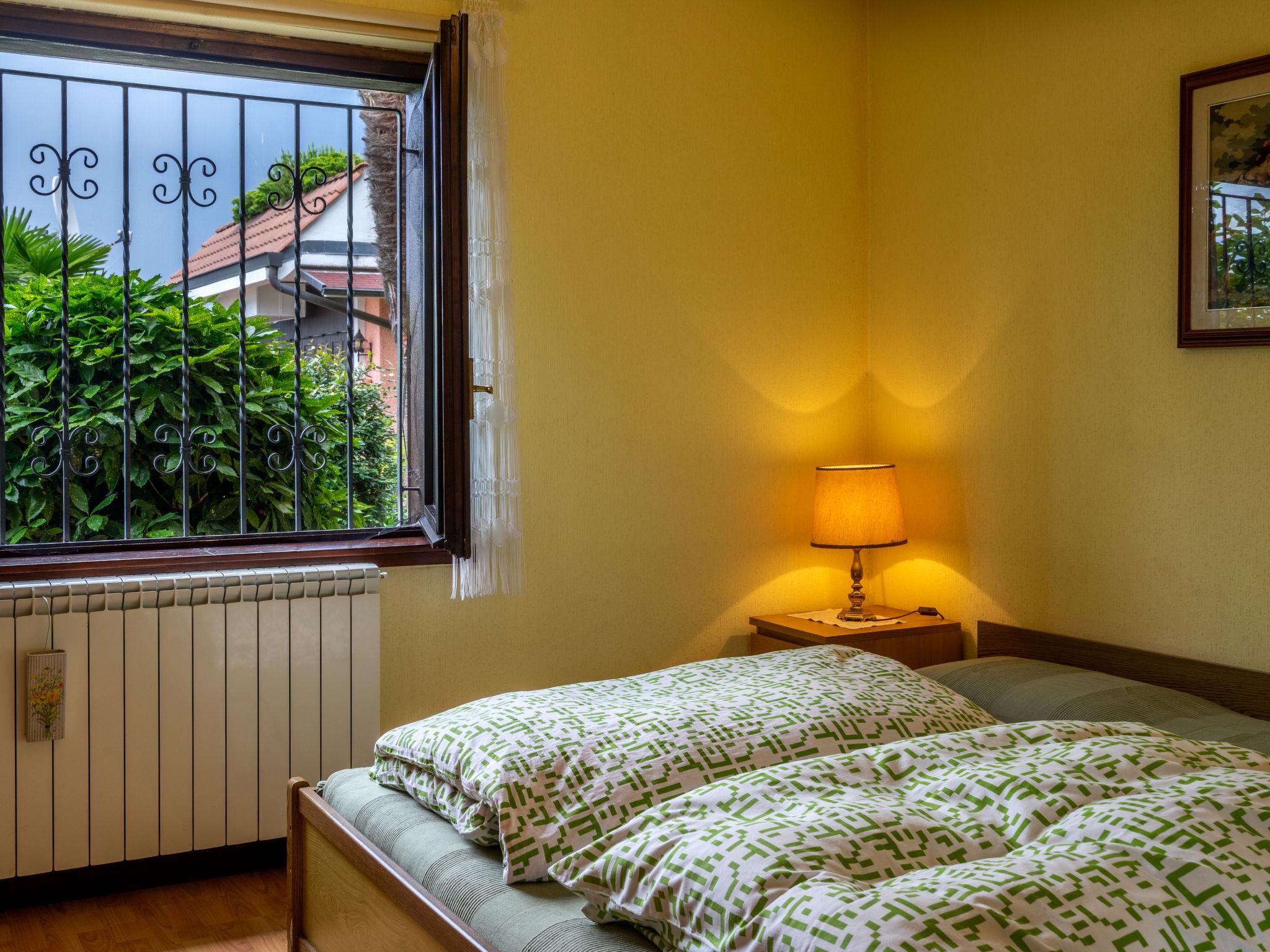 Foto 9 - Apartamento de 1 quarto em Porto Valtravaglia com terraço