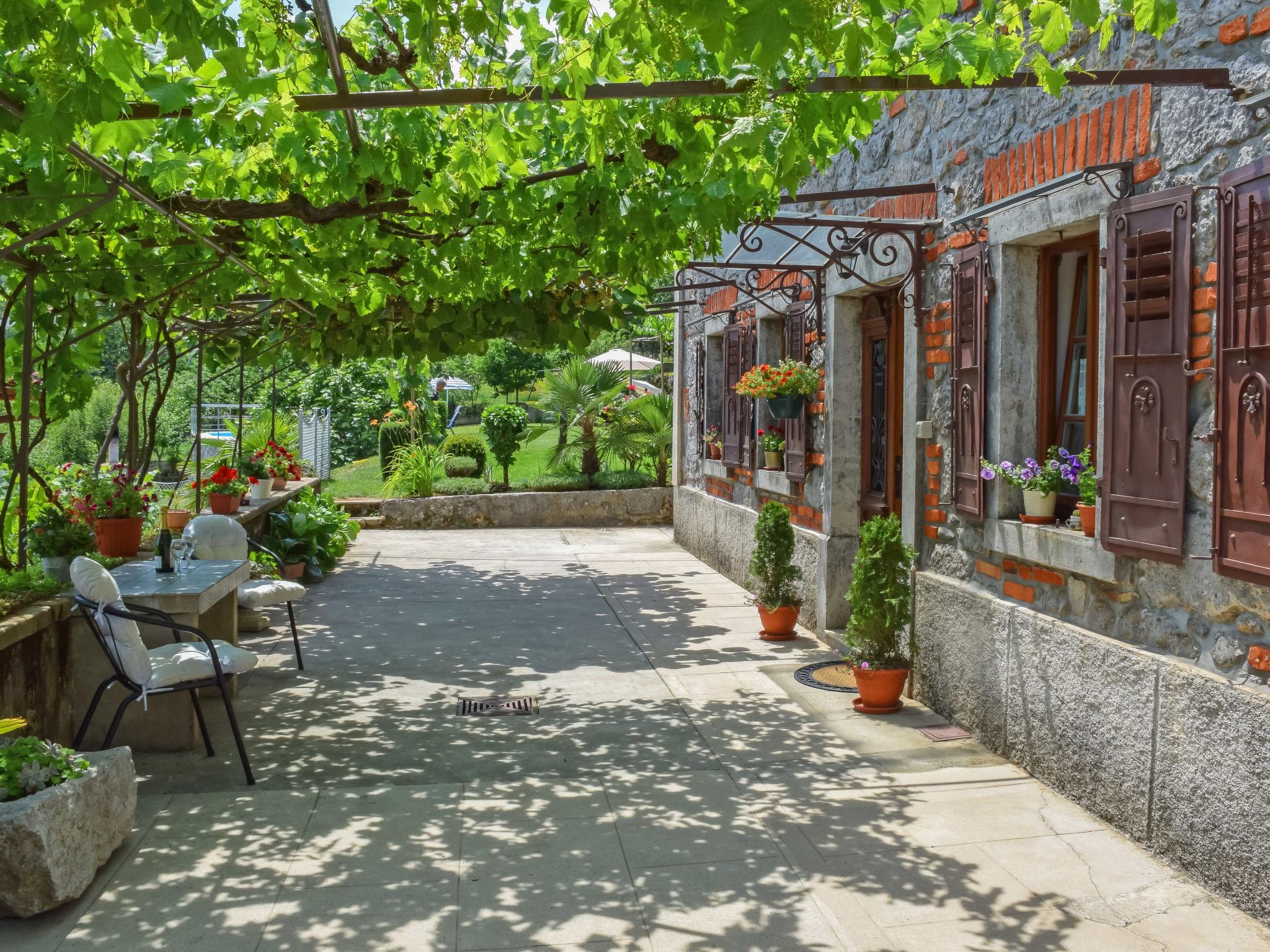 Foto 3 - Casa de 2 quartos em Matulji com piscina privada e jardim