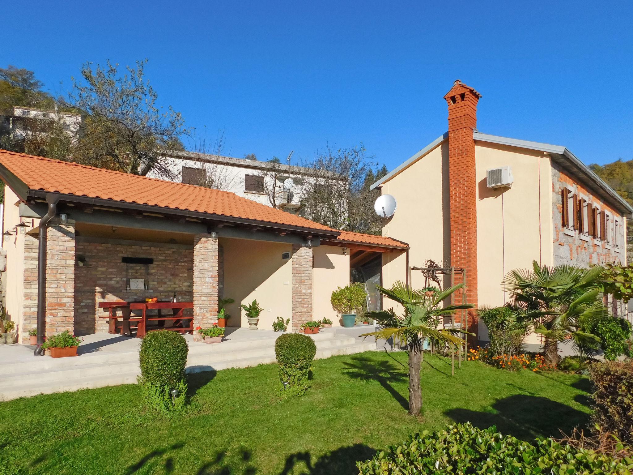 Photo 2 - Maison de 2 chambres à Matulji avec piscine privée et jardin