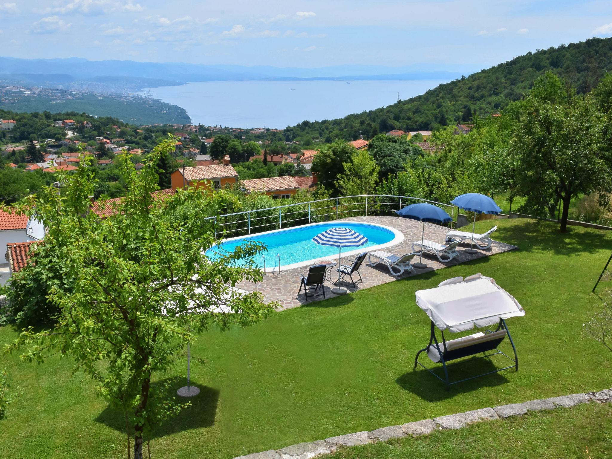 Foto 1 - Casa con 2 camere da letto a Matulji con piscina privata e giardino