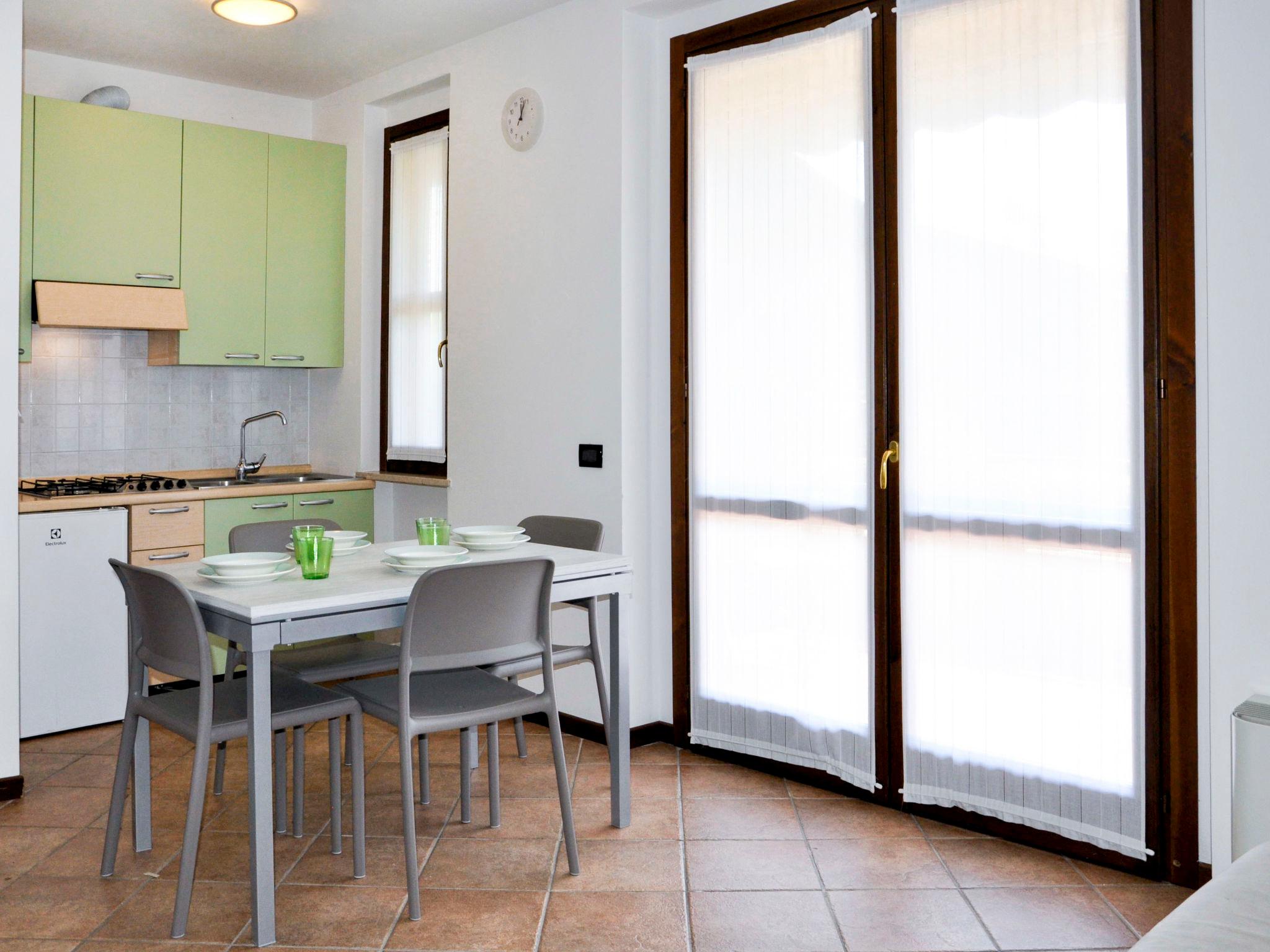 Photo 3 - 1 bedroom Apartment in Lazise with swimming pool and garden