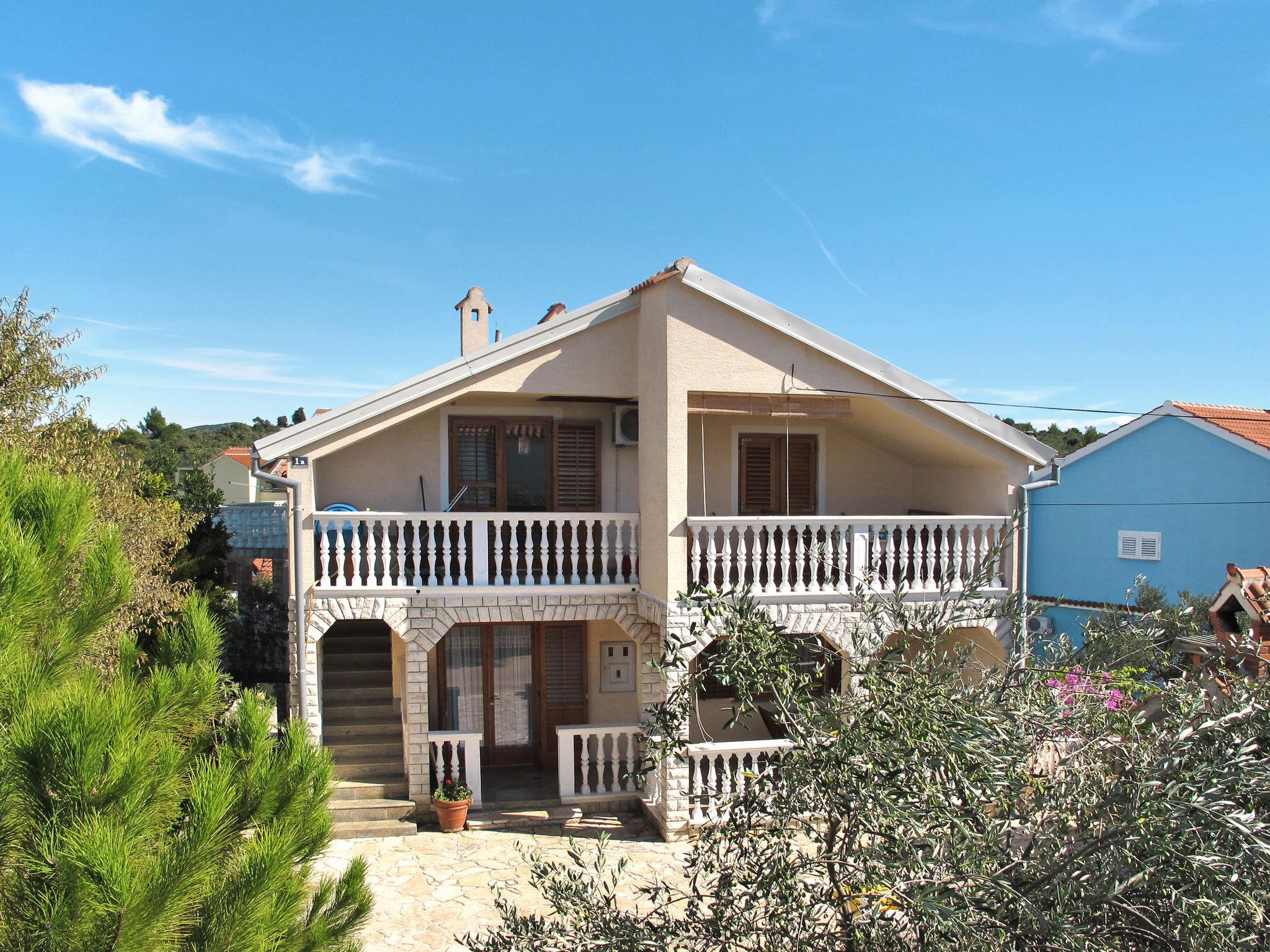 Photo 1 - Appartement de 2 chambres à Tisno avec terrasse et vues à la mer