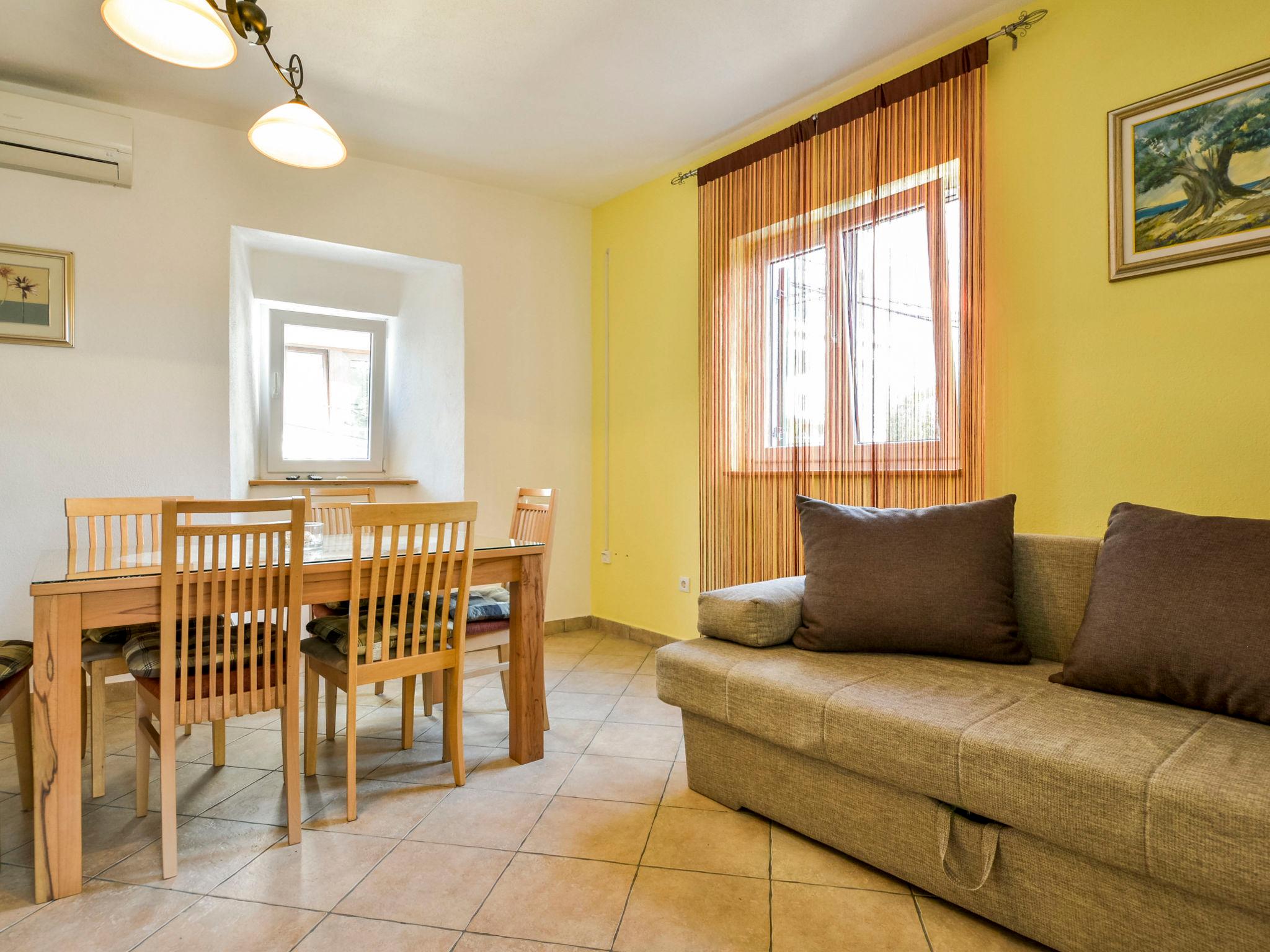 Photo 6 - 2 bedroom Apartment in Karlobag with terrace