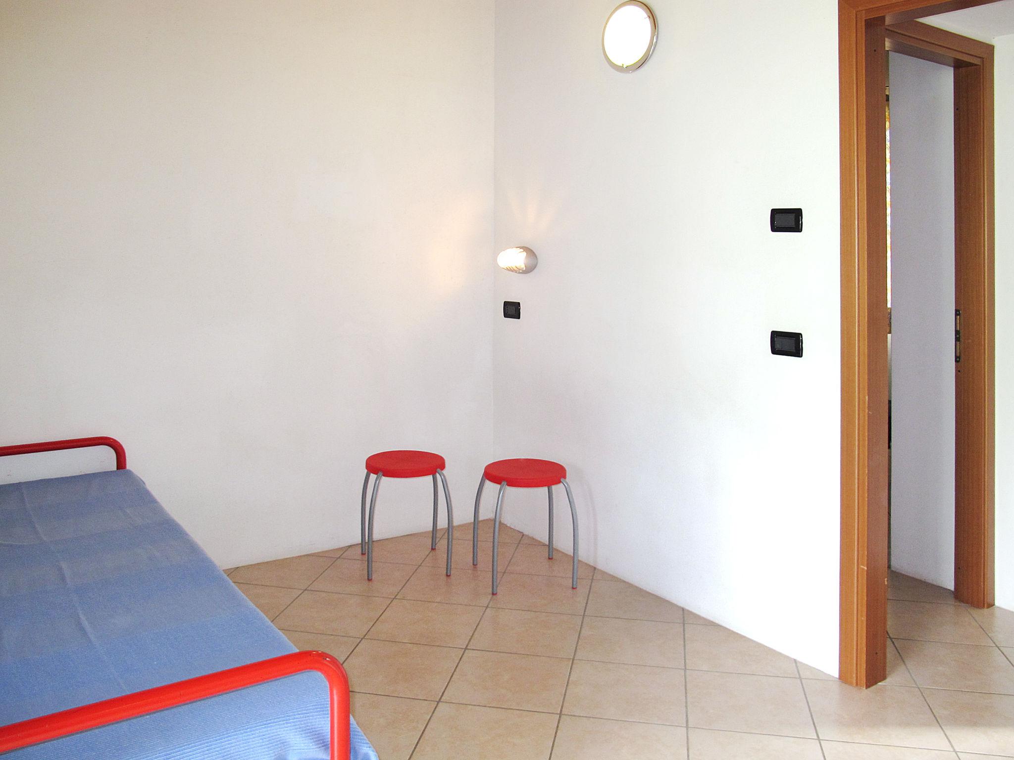 Foto 7 - Haus mit 1 Schlafzimmer in Manerba del Garda mit schwimmbad und blick auf die berge