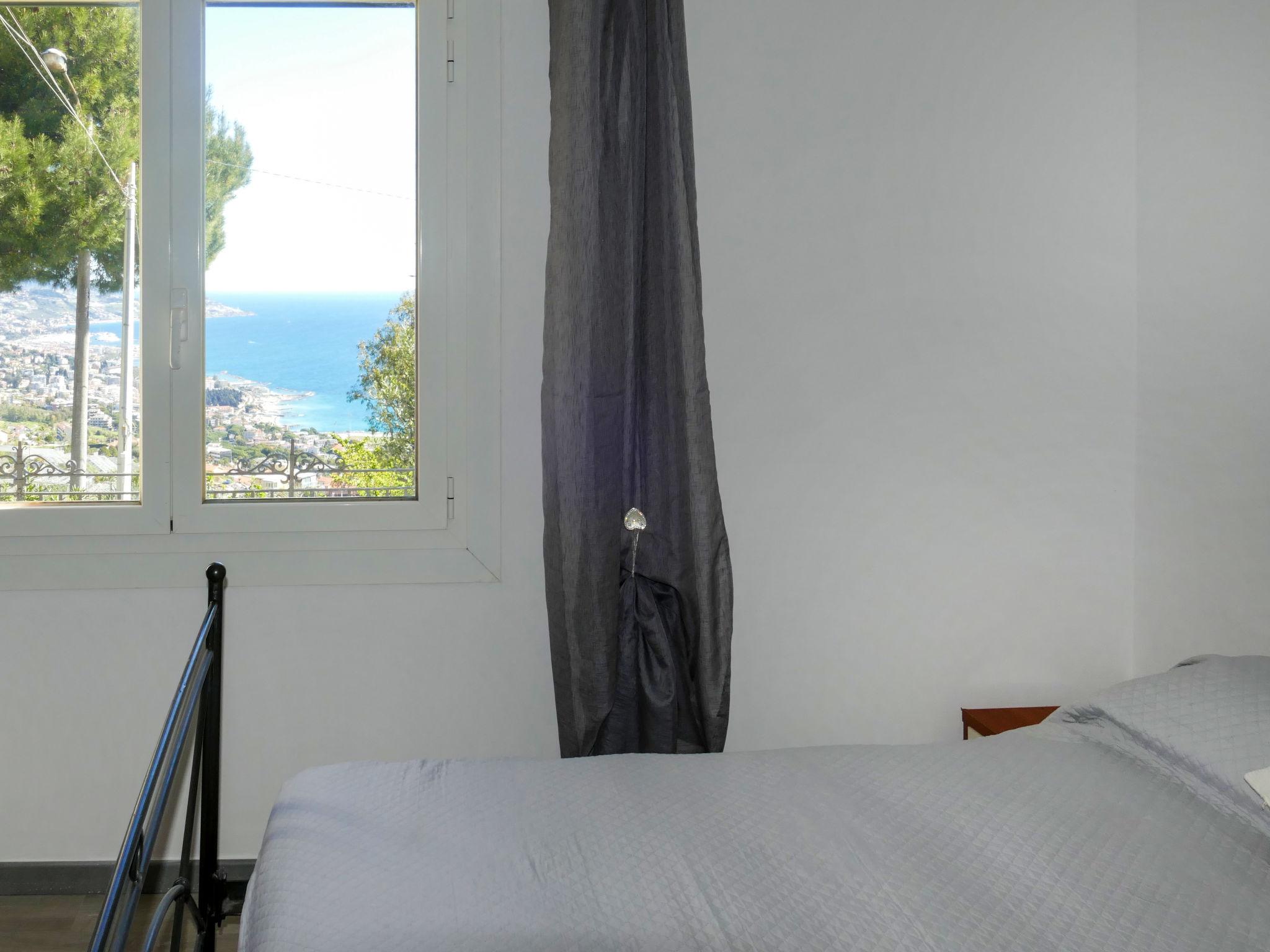 Foto 9 - Apartamento de 1 quarto em Sanremo com terraço e vistas do mar