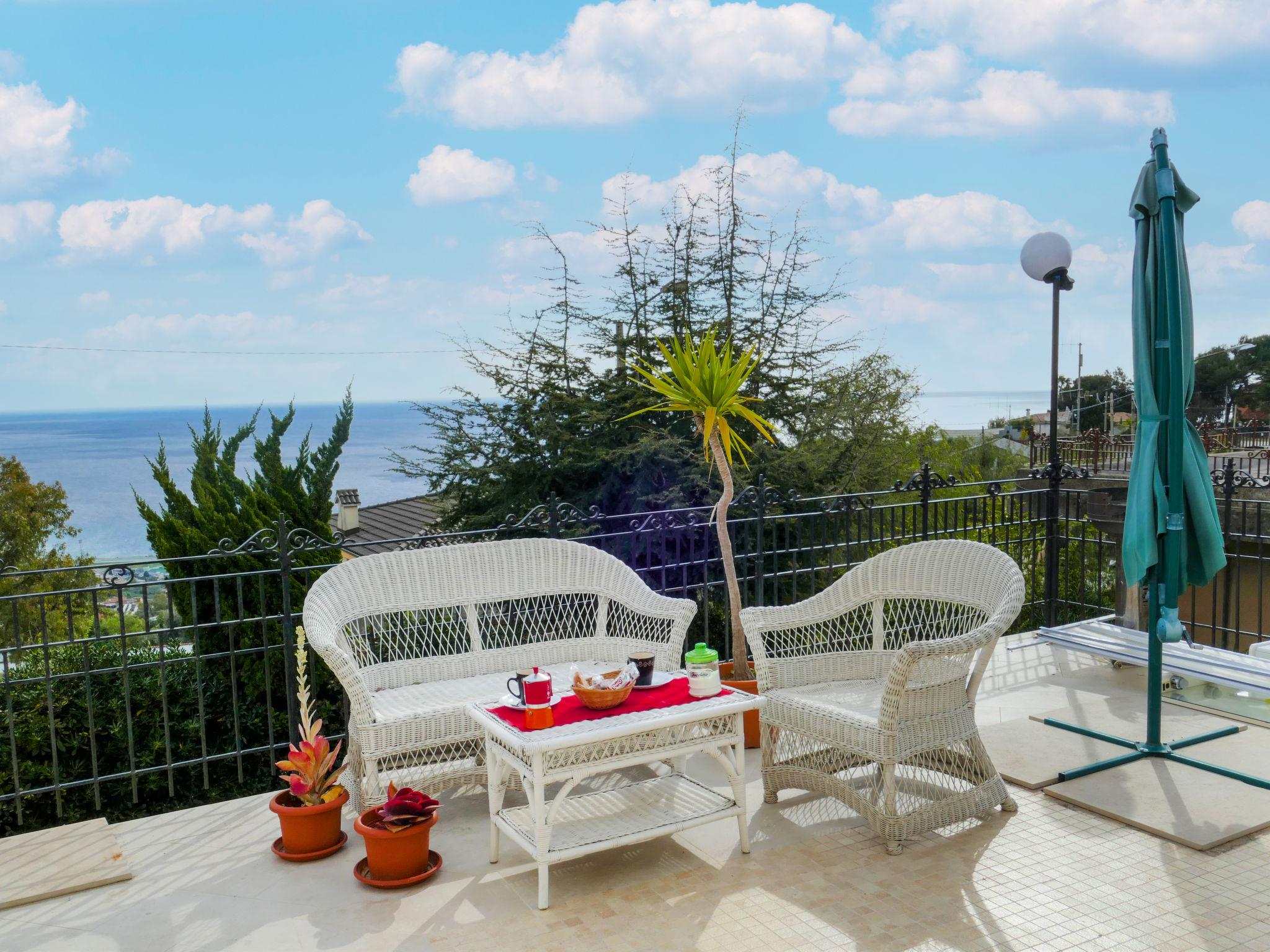Photo 12 - 1 bedroom Apartment in Sanremo with terrace and sea view